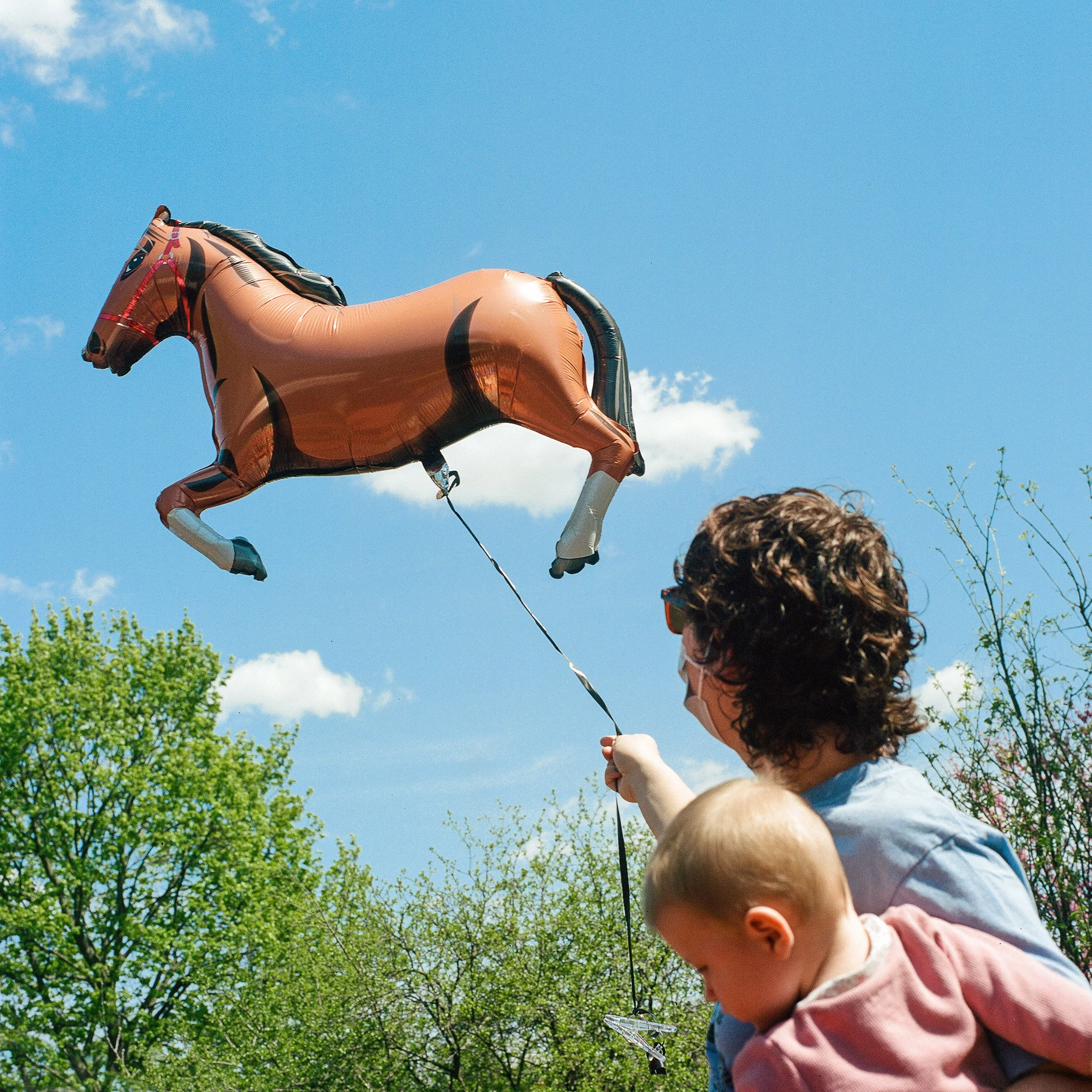 Mockbee and Lewie Hold A Horse Baloon.jpg