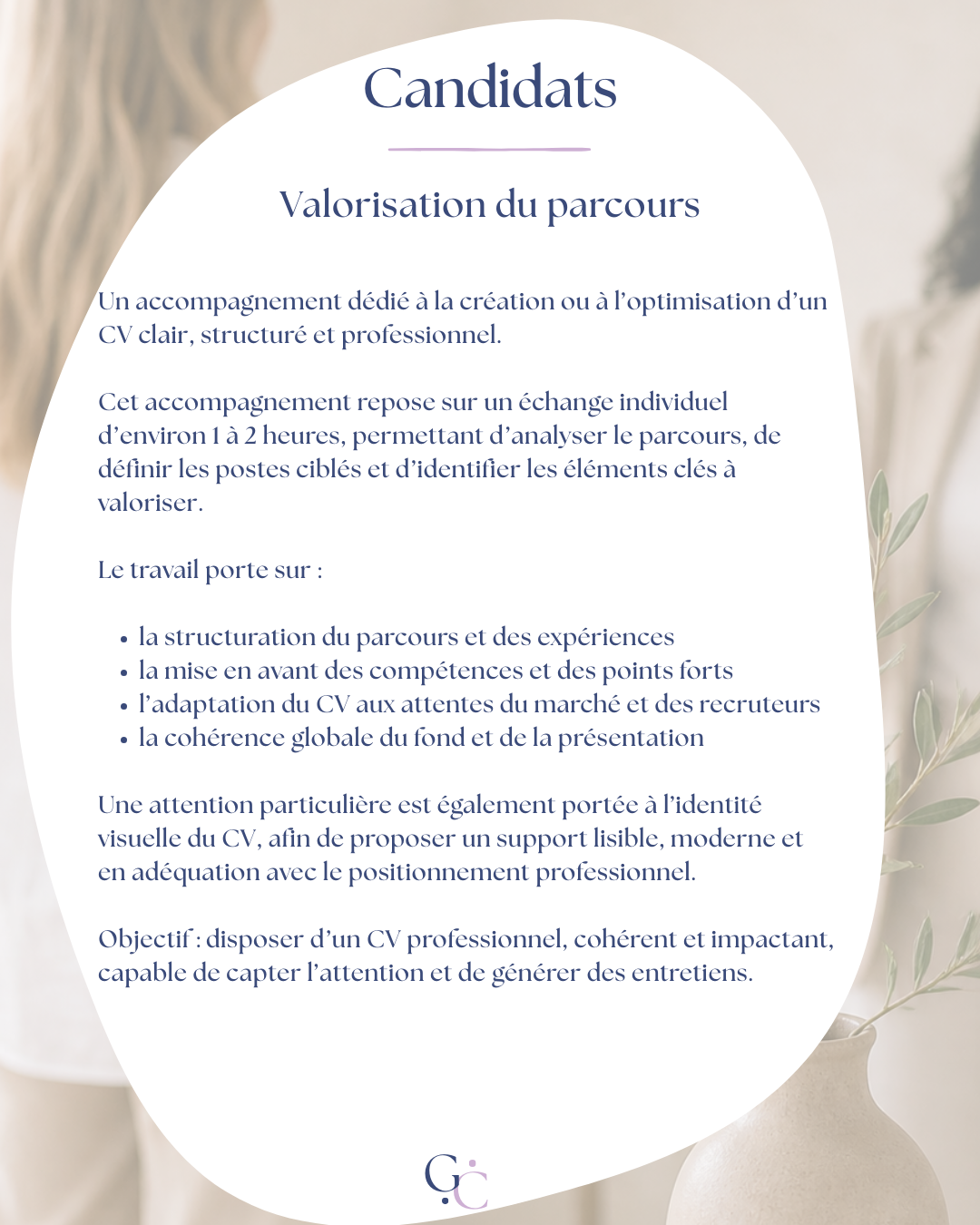 Une affiche ou un document, avec le titre 'Candidats' et le sous-titre 'Valorisation du parcours', expliquant le processus d'accompagnement pour la création ou l'optimisation d'un CV, comprenant la structuration du parcours, la mise en avant des compétences, l'adaptation au marché, et insistant sur l'importance de l'apparence visuelle du CV.