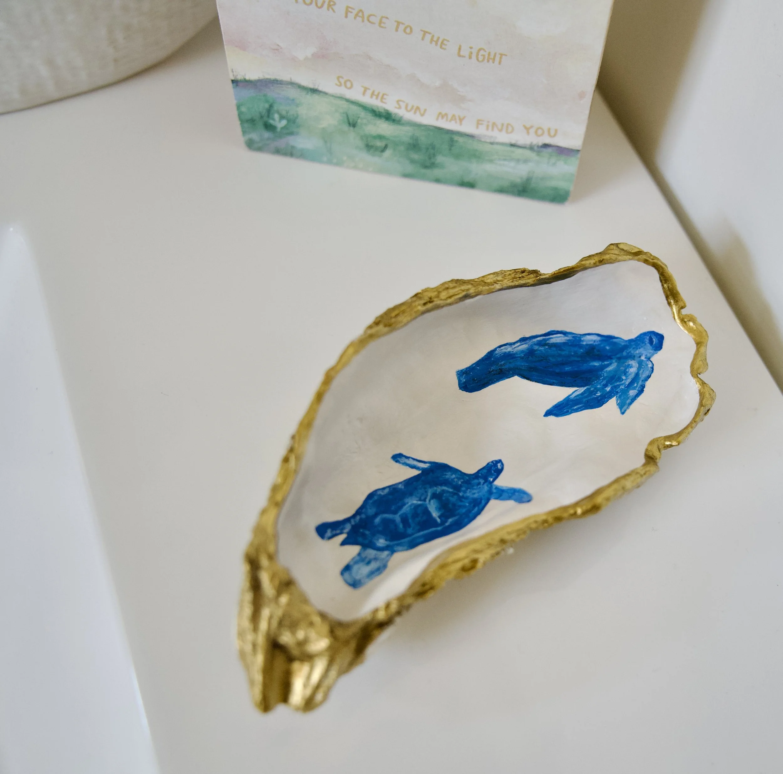 Illuminated Oyster Shell Art - Blue Turtles