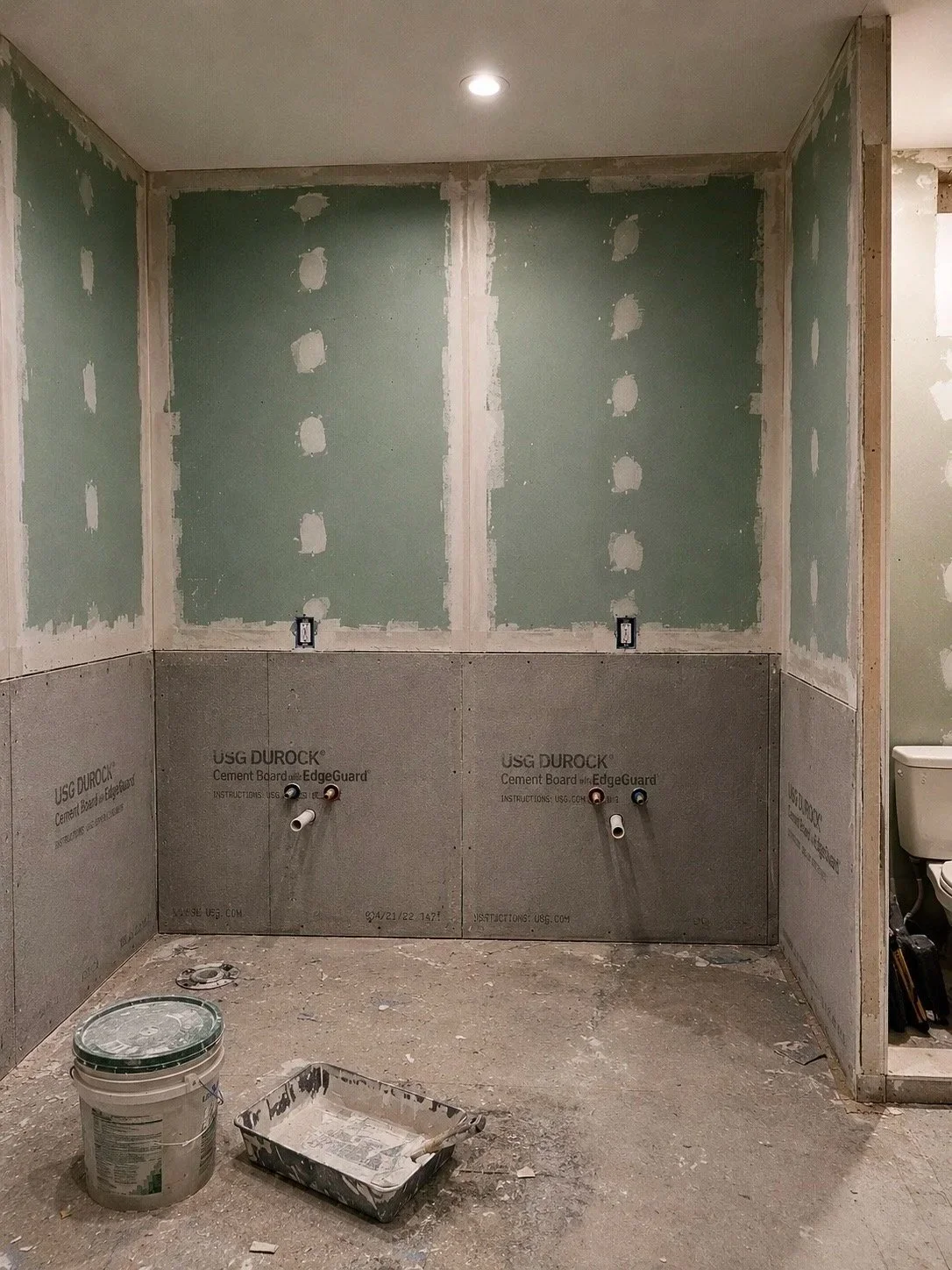 bathroom+before.jpg