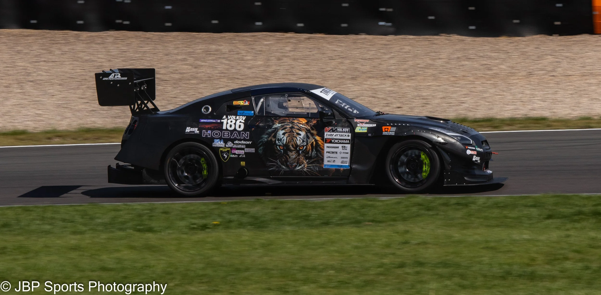 Full Carbon Bodied Nissan GT-R with a mesmeric Tiger livery rounds McClean's at Donington Park