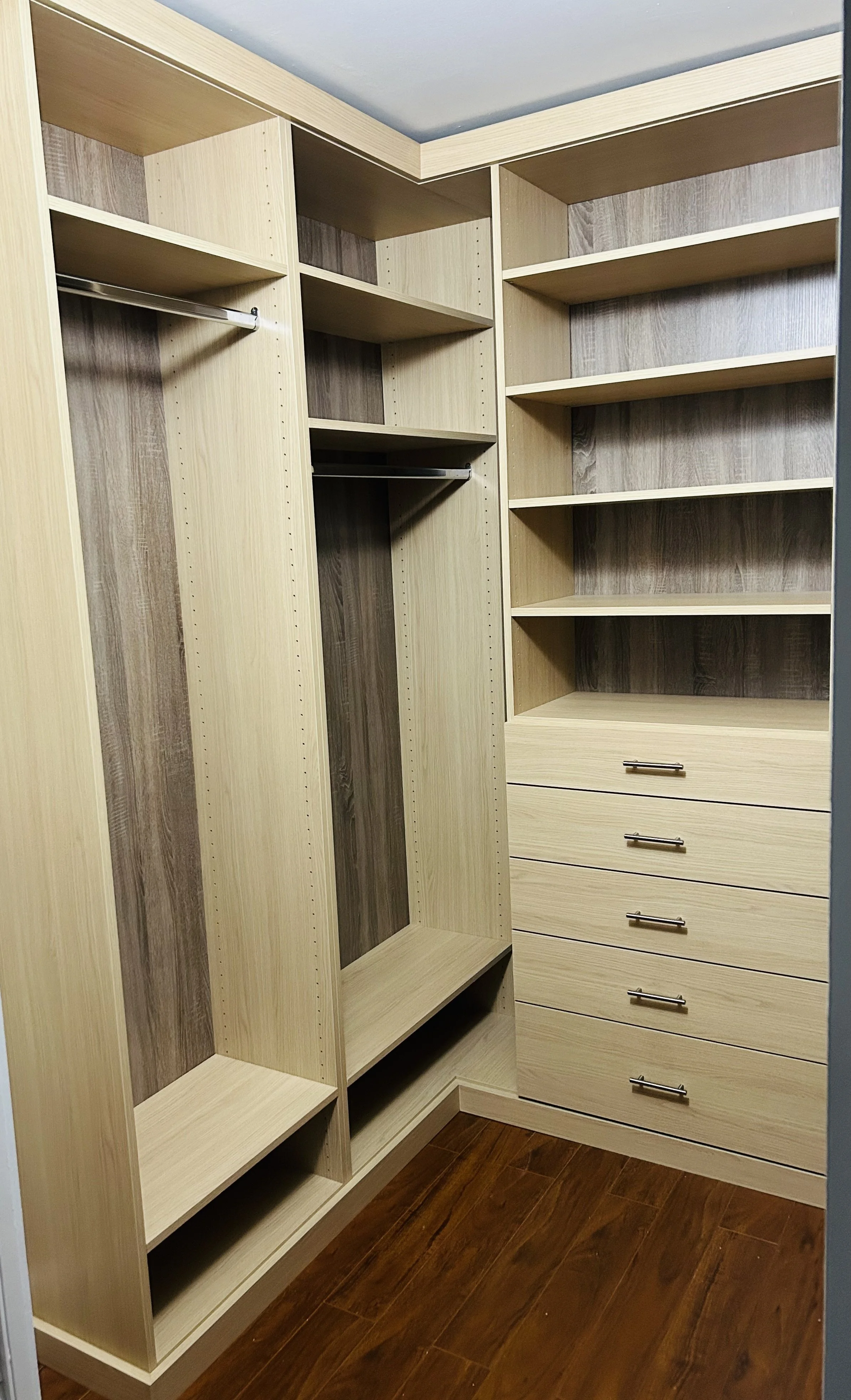 Premium walk-in closet storage with adjustable shelves and textured Egger finish.