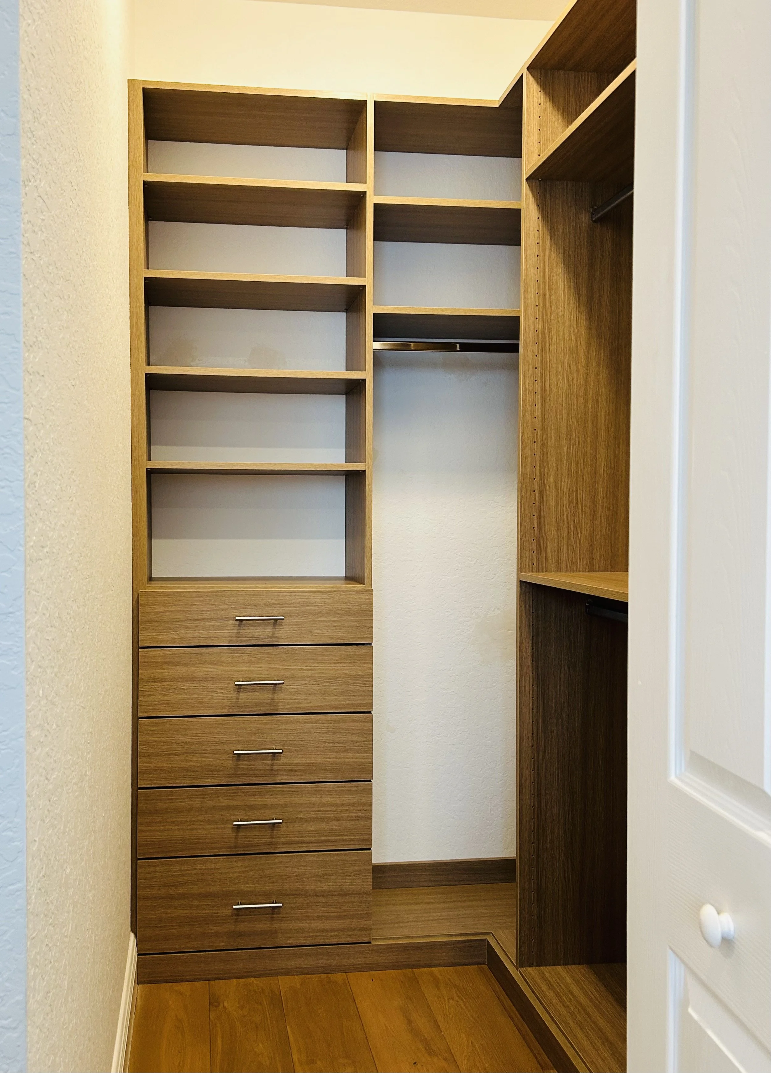 "Daytona" Walk-In Closet