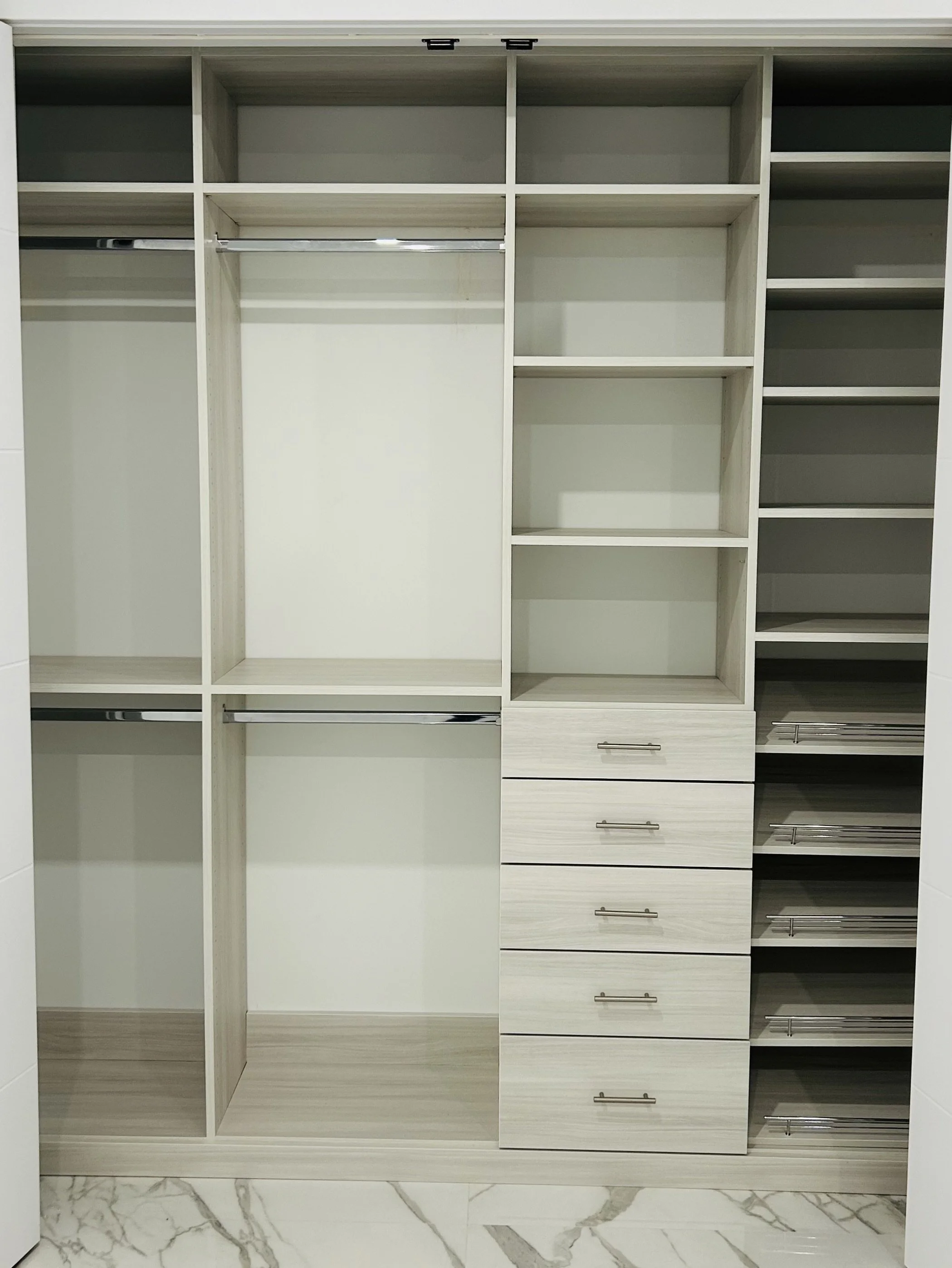 “Tampa” Reach-In Closet System