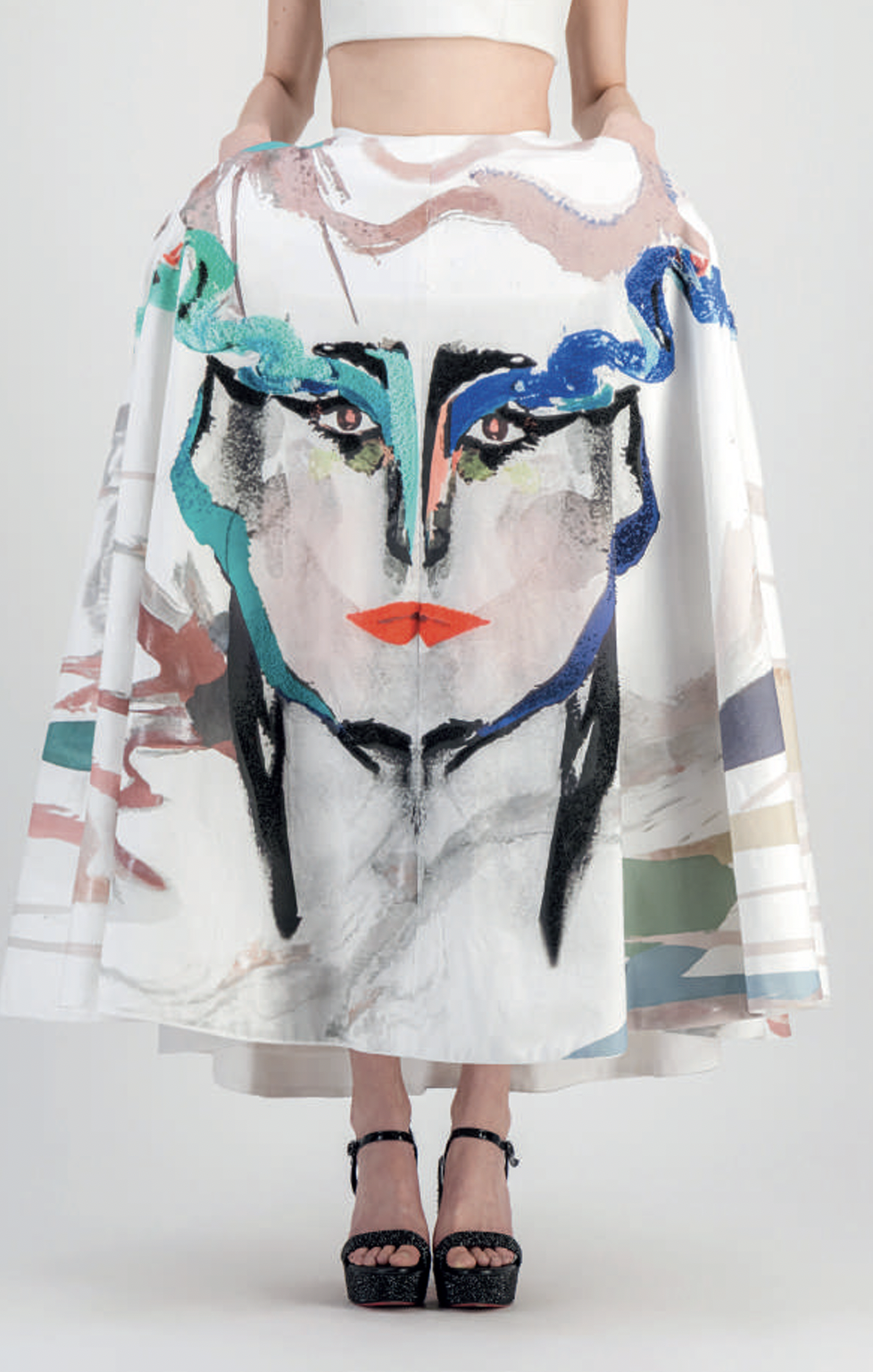 La Jupe Tête Brodée - Valette Studios, Bowie Skirt
blue Colorway, front view.
There are pieces that exist outside of trend,The Bowie skirt is one of them.