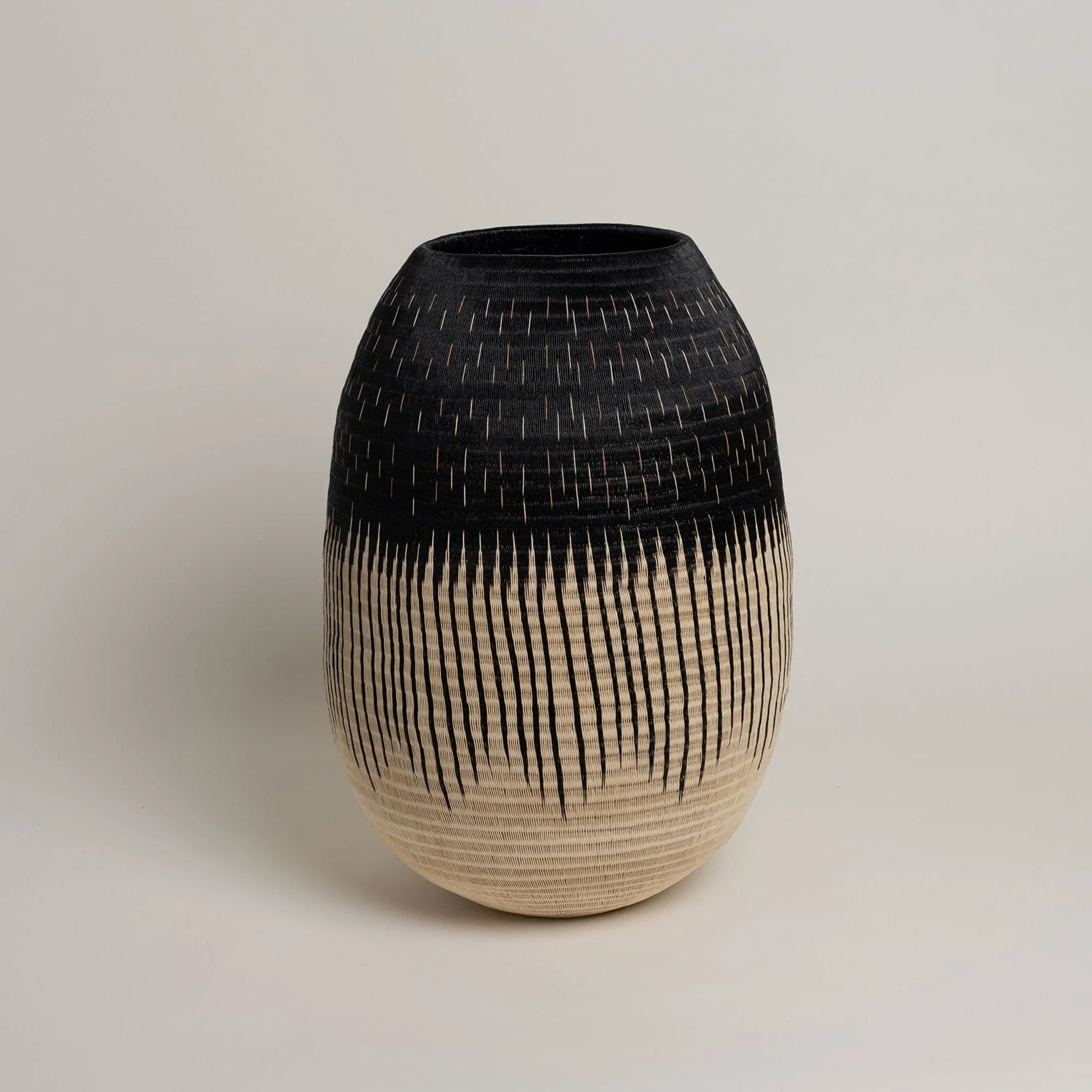 de-tierra-anfora-lluvia-werregue-vessel.jpg