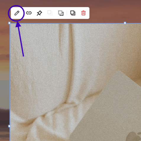 This shows where you can find the pencil button on an image in Squarespace to make edits to the alt text and other properties.