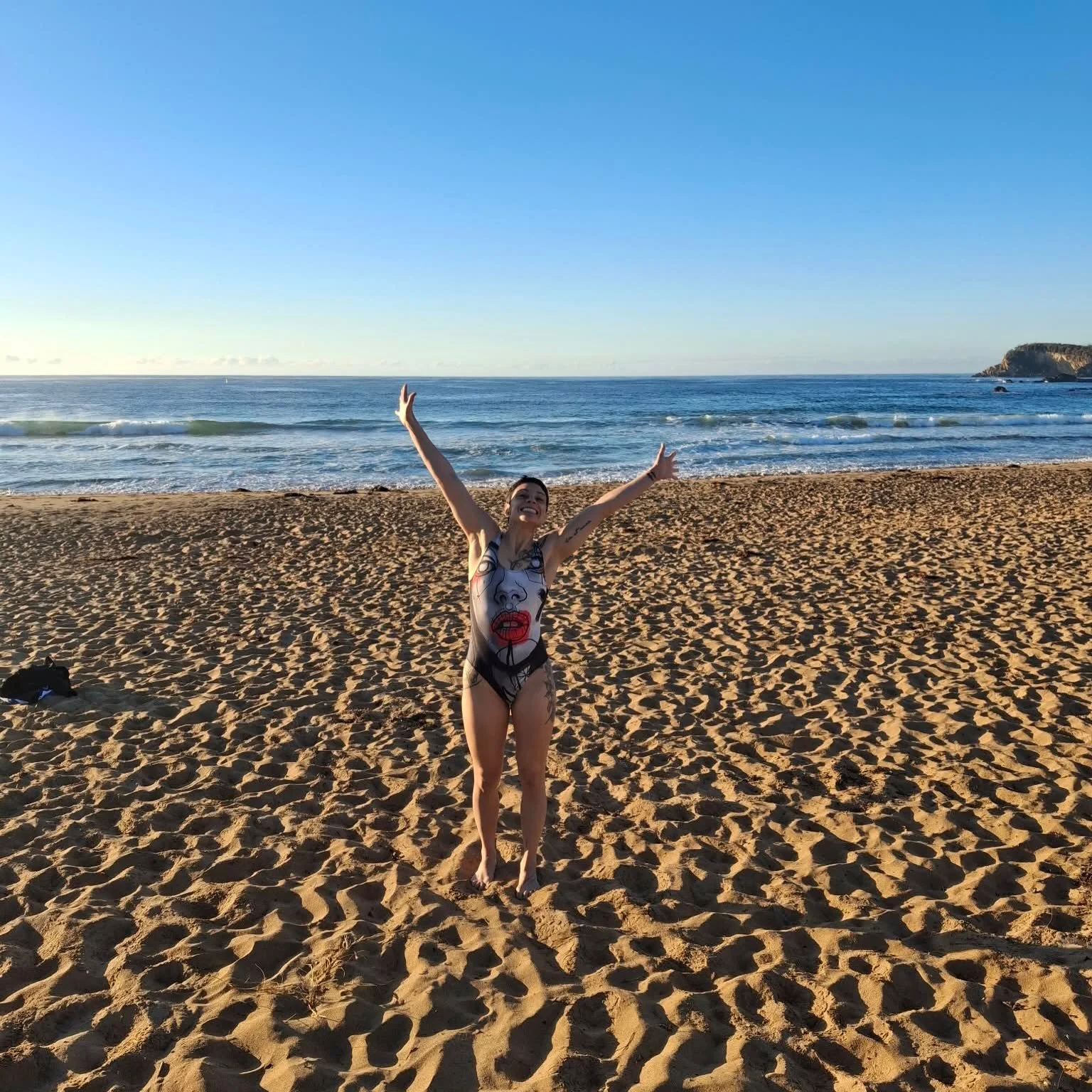 How it started > How it ended 

Malua Bay this morning > 2 classes, 3 clients &amp; a partridge in a pear tree* this arvo. 

Best of all worlds 🥰

*RPM class 

#canberrapersonaltrainer #personaltrainer #strengthtraining #weights #comedian