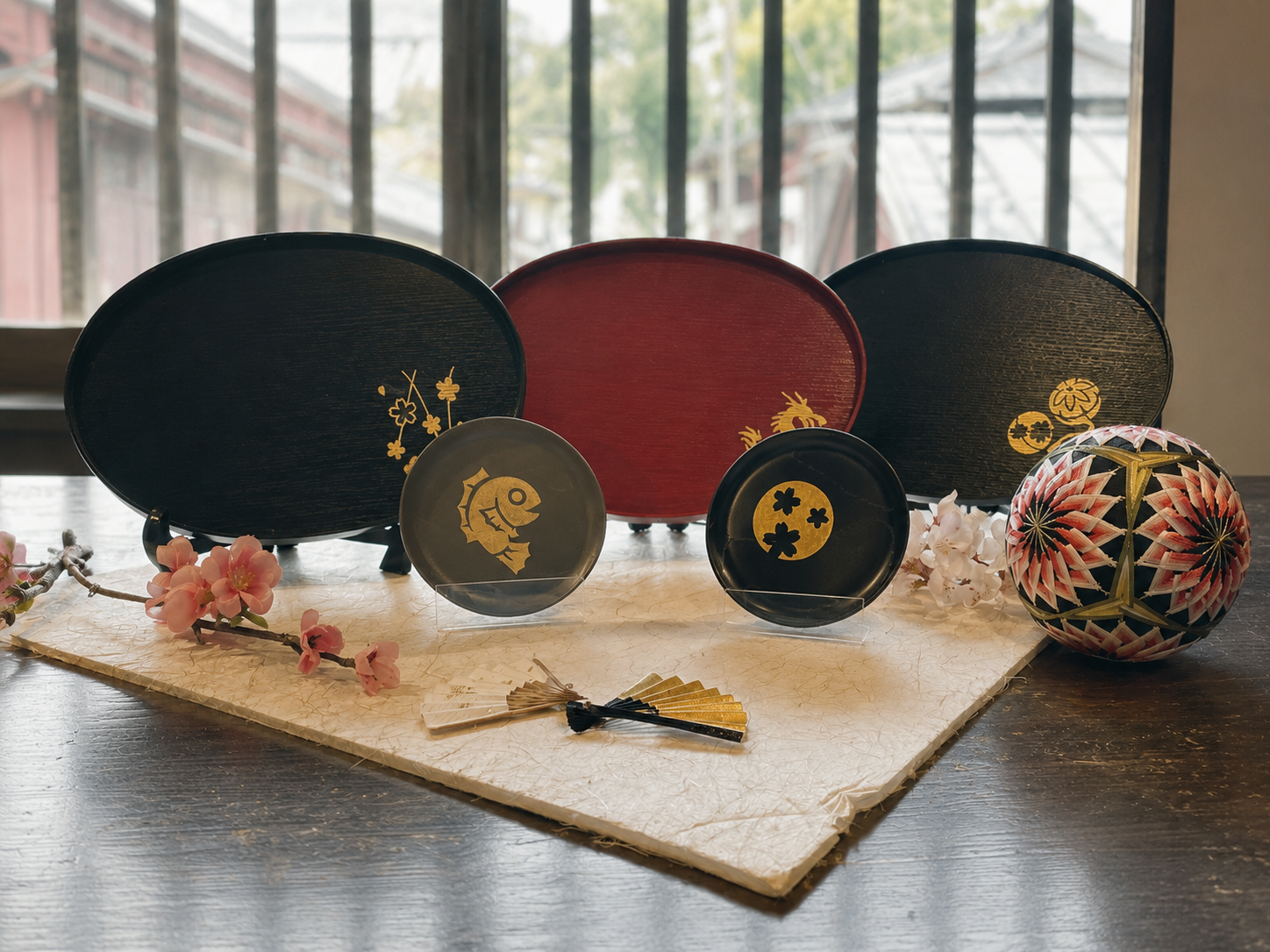 El arte del detalle: lacas tradicionales y artesanía fina con pan de oro de Kanazawa.