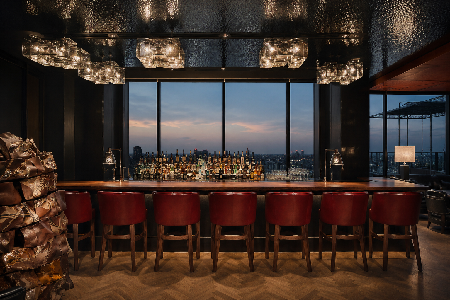 Atardeceres de diseño: el sofisticado RoofTerrace Bar en el Hyatt Centric Kanazawa.