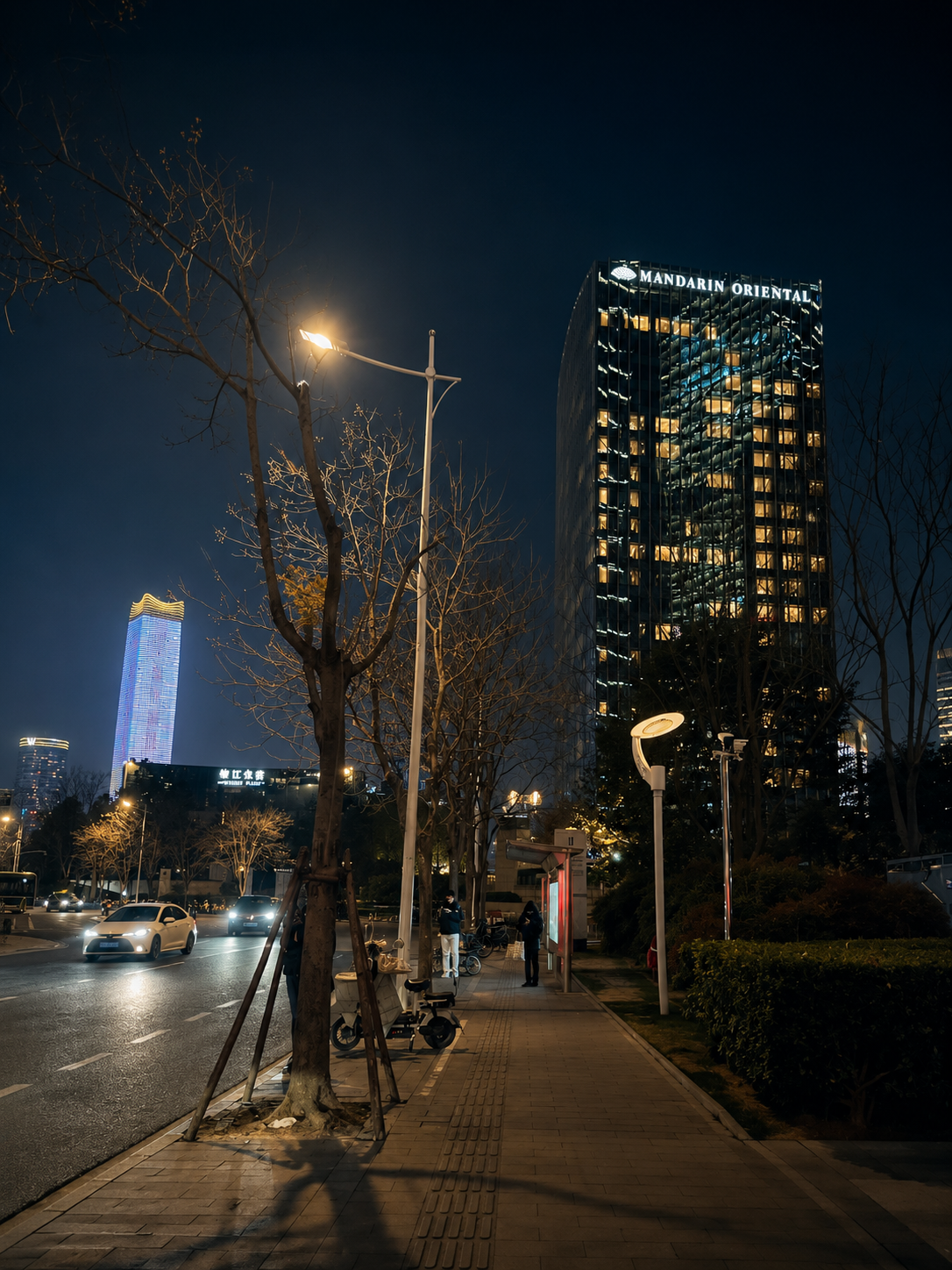 Arquitectura Nocturna: La Silueta de un Icono Vanguardista