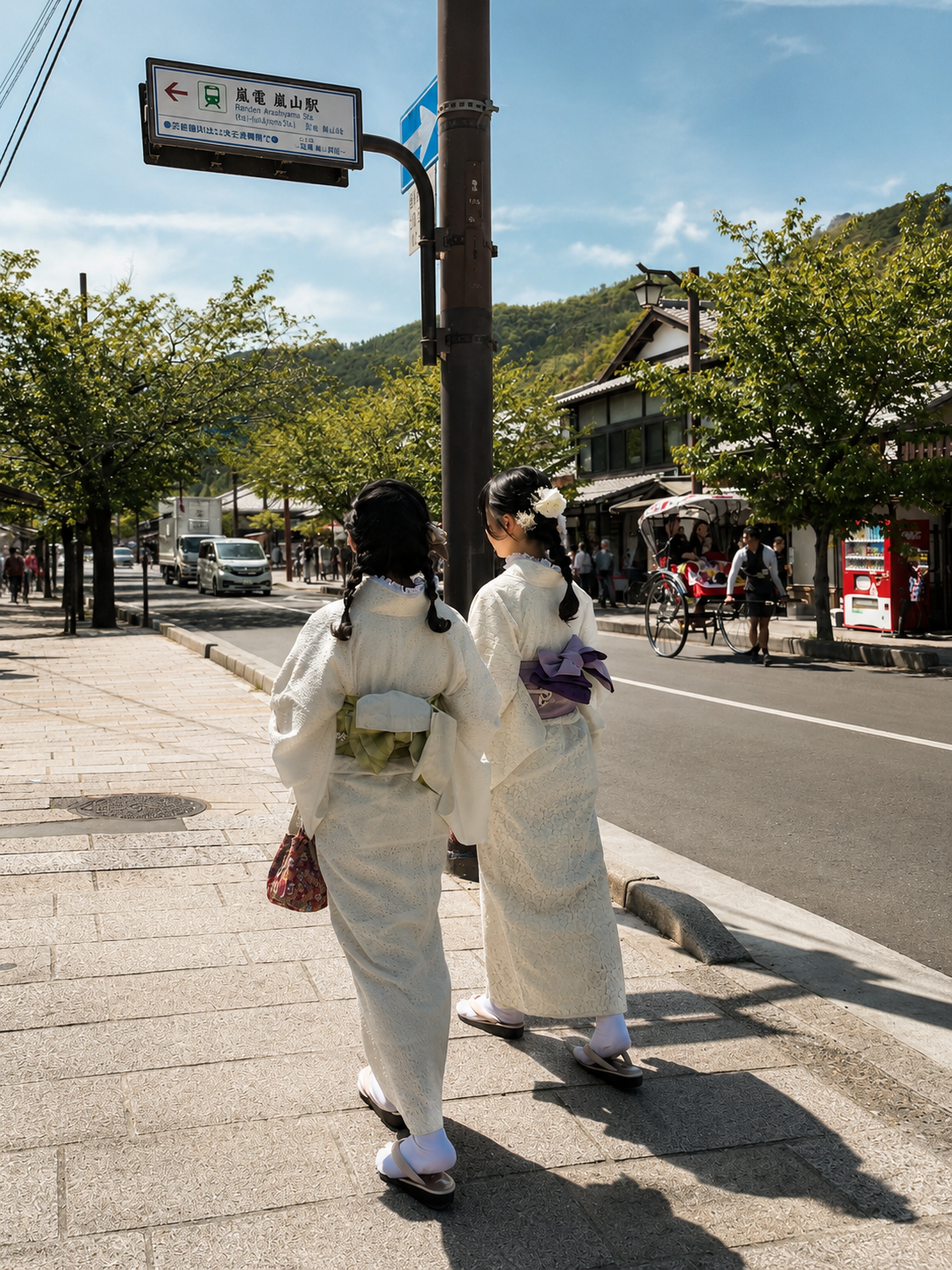 japonesas-caminando-kioto.png