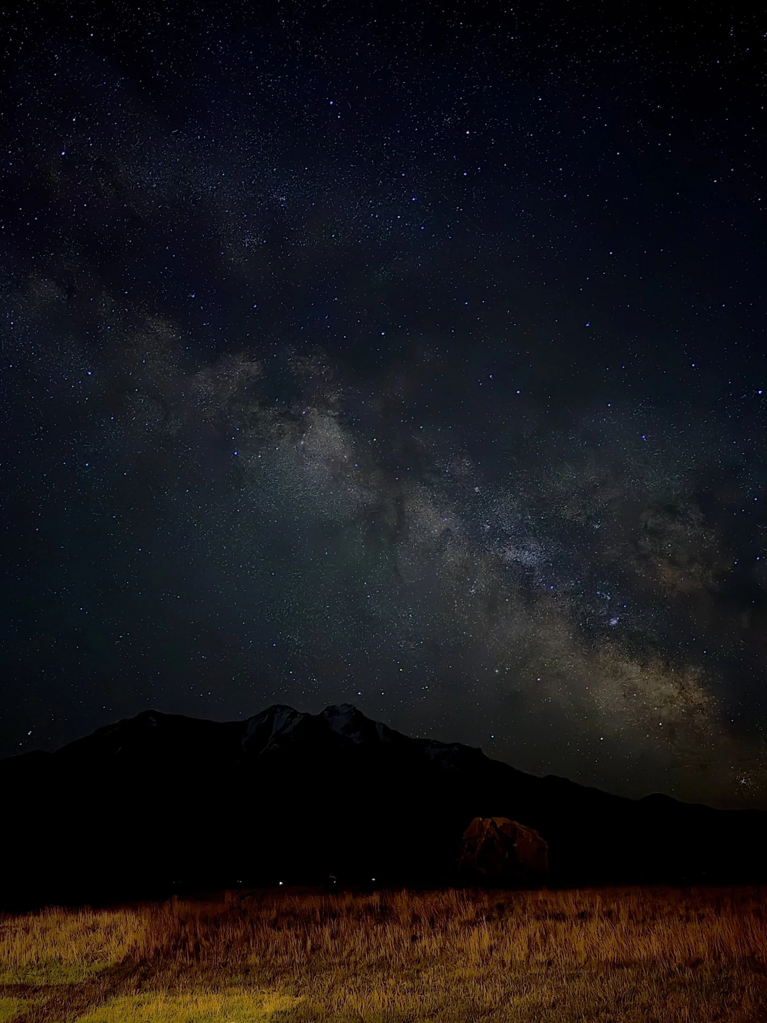Flashback to mid-May, when Broken Rock is positioned just perfectly to see the Milky Way right over Emigrant Peak. 

Now, the house is underneath it&hellip; and soon, we will be moving on to different skies. 

❤️BR

PS - @austin_henley_ You should ha