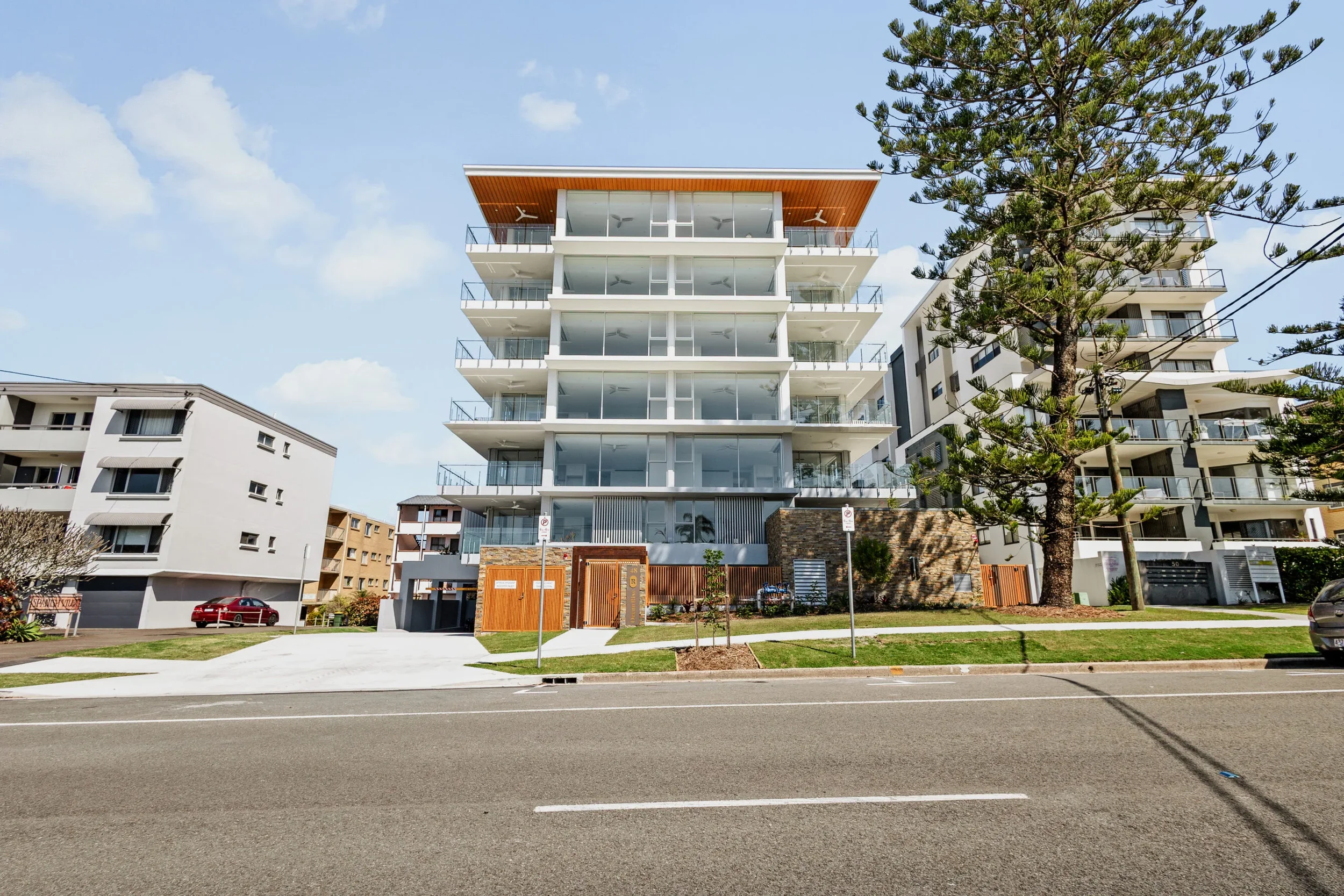 Ocean Rise - 8 Suspended Slabs