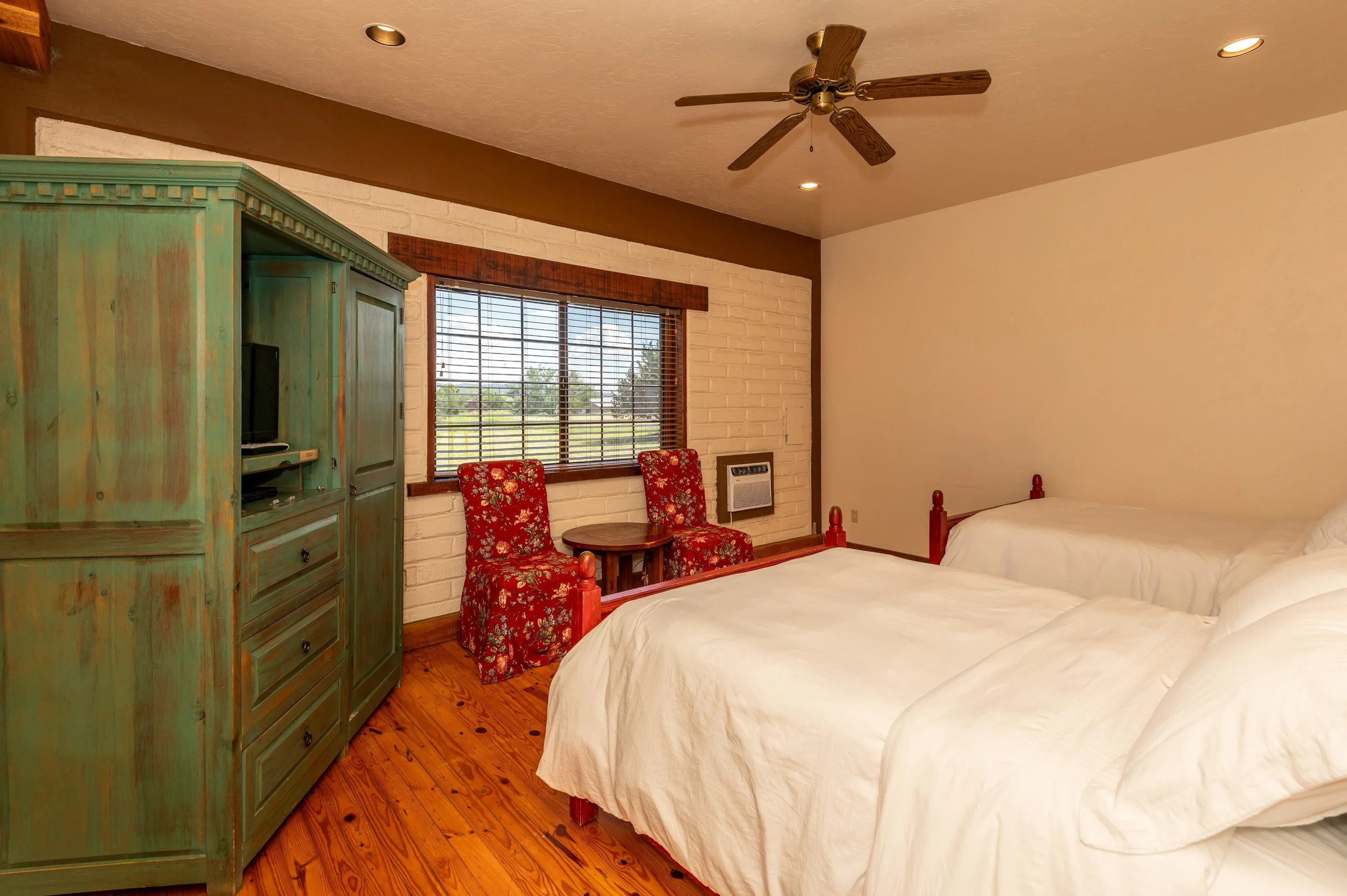 Sonoita Inn Rooms-1.jpg