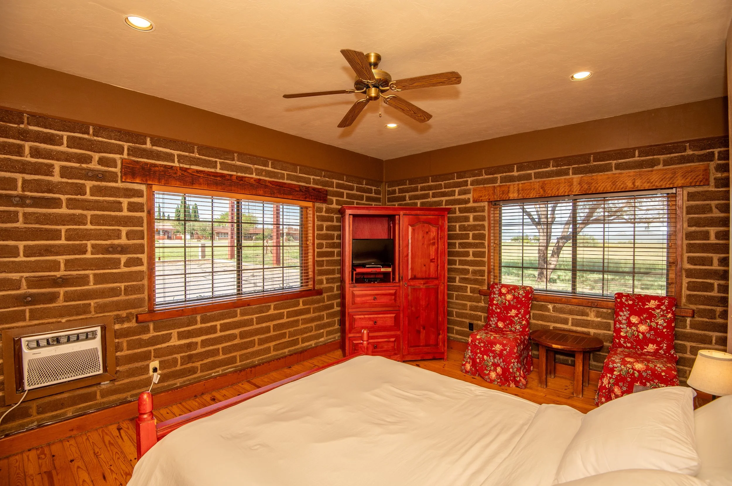 Sonoita Inn Rooms-14.jpg