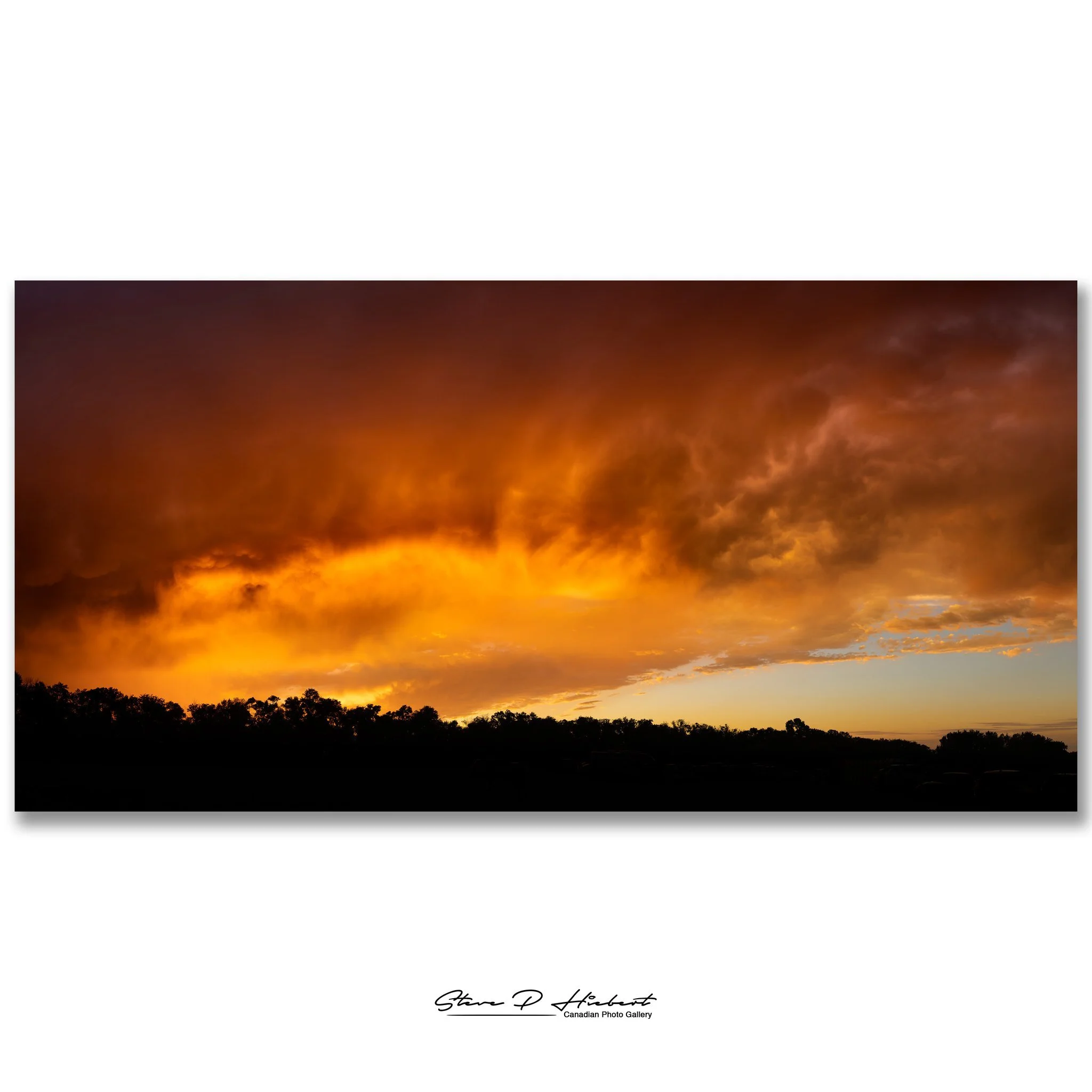 Before the fireworks, there was another spectacular show. 🔥☁️

The setting sun caught the underside of this storm cloud and turned the whole sky into shades of orange and gold. For a few minutes, it looked like the clouds themselves were on fire.

I