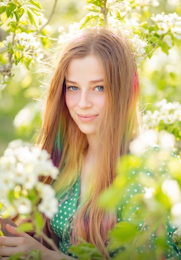 fine art portrait photography | golden hour photography | orchard portrait | spring blossom photography | natural light portrait | Pacific Northwest photography | fine art print | Alicia Maye Art