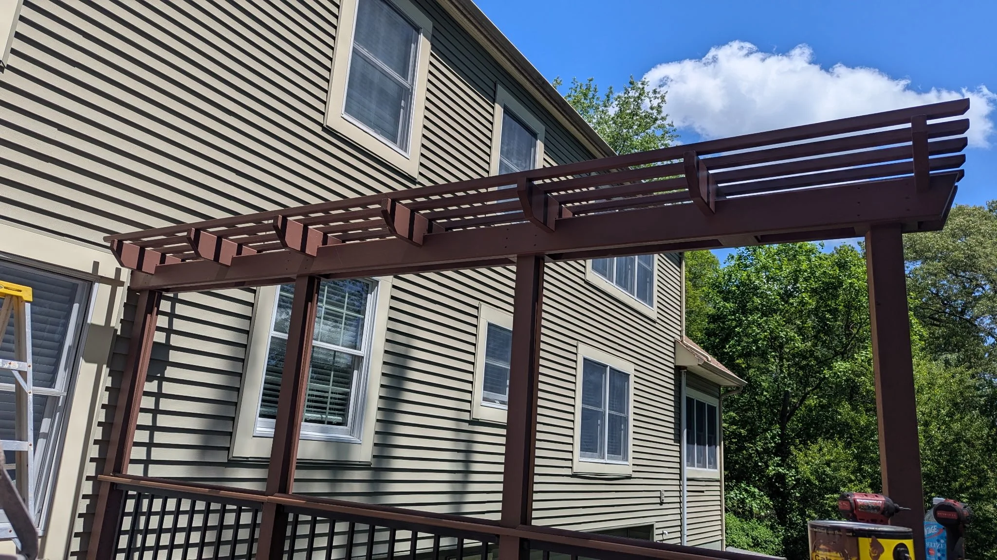 Close-up of the custom privacy rail