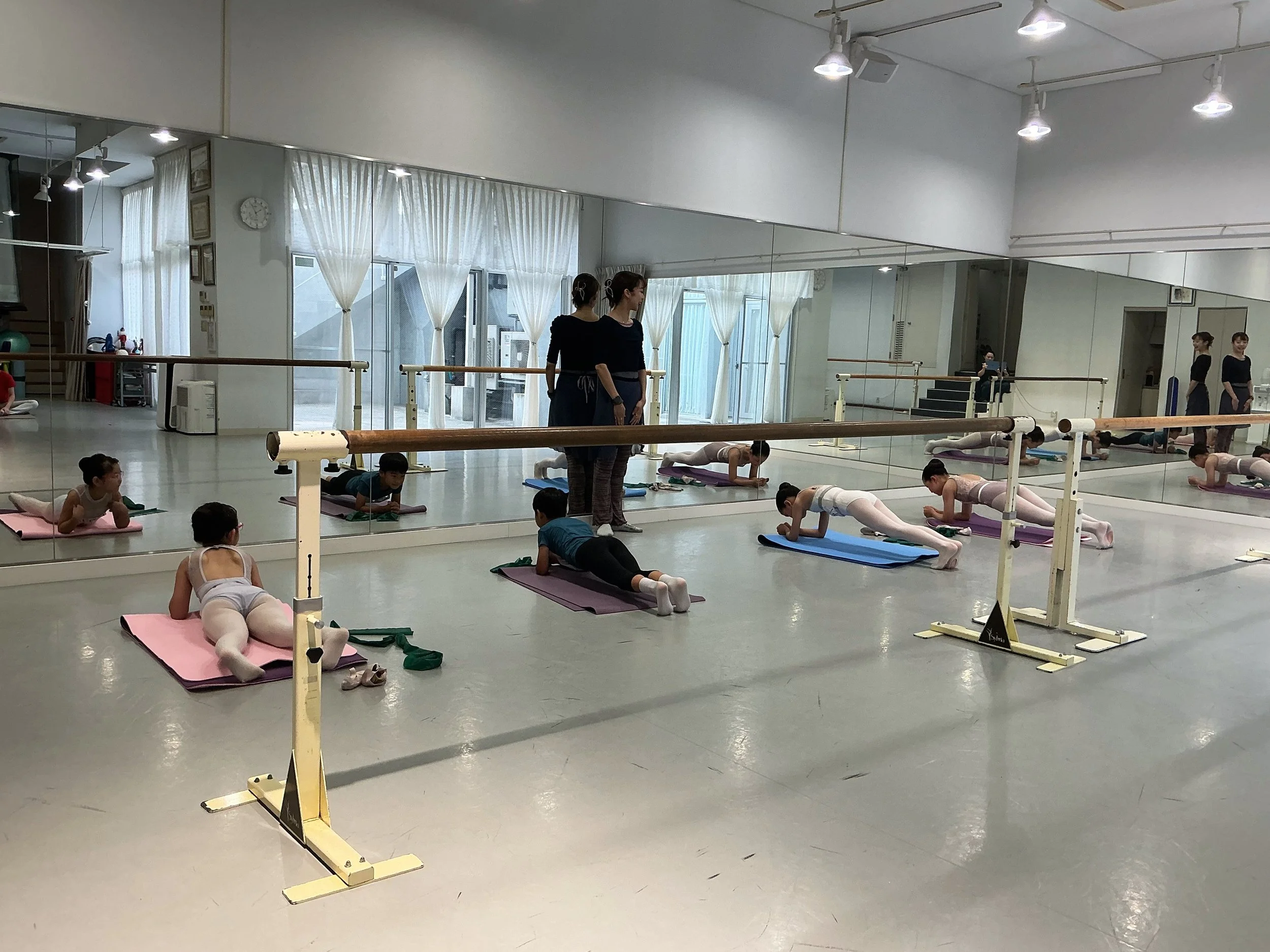 ________________

Summer Seminar2026 | Day3

&ldquo;Performance Day&rdquo;

いよいよ最終日。
Joli Ange Ballet Studio Summer Seminar2026、
3日目の模様をお届けします。

3日目はクラシック、レパートリー、エンターテイメントクラス（トークセッション）と、
3日間の総まとめとなるようなクラス構成にしました。

バレエは、牧阿佐美バレヱ団のソリストとして活躍されている若手ダンサー、西