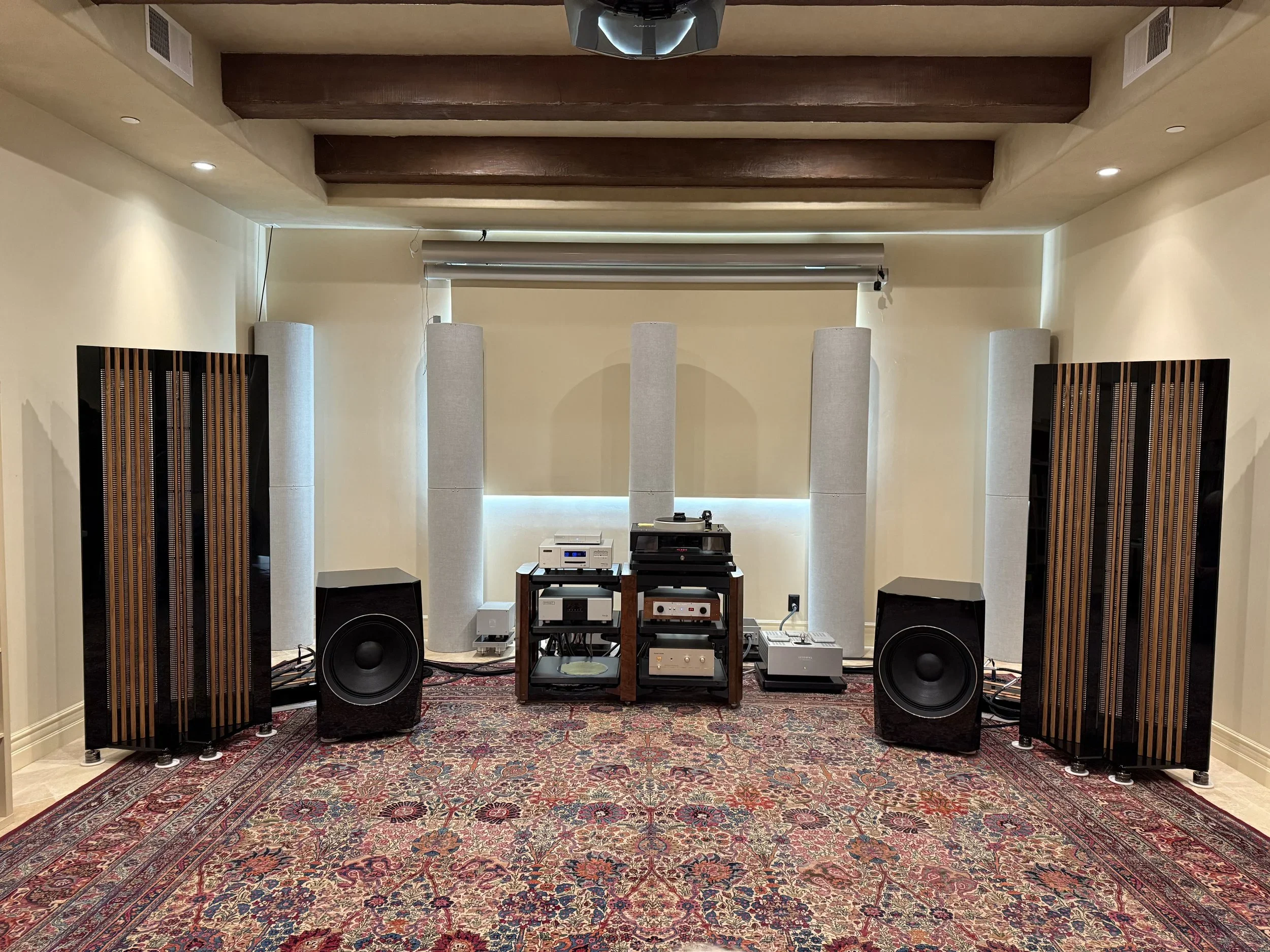 Alsyvox Raffaello speakers, Hi Fi One external Alsyvox crossover cables, Berning Hi Fi One Silver SET OTL, SMC Hi Fi One VRE2 line stage, Dohmann Helix 1, Kuzma Safir, Lyra Atlas SL, Robert Koda phono stage, emm digital, Gobel subwoofer, bespoke Hi F