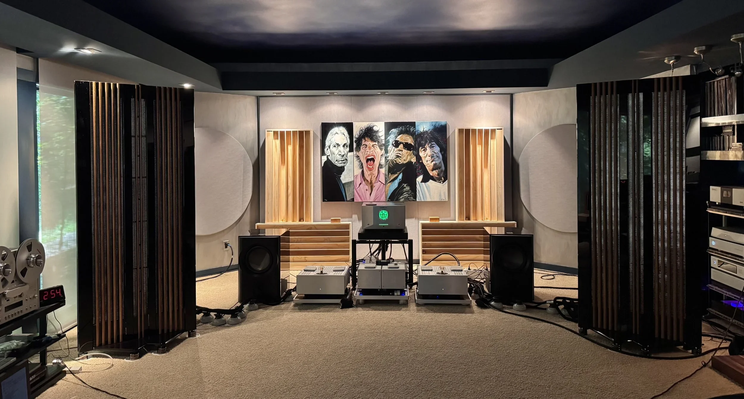 Berning Hi Fi One SET, Hi Fi One external Alsyvox crossover cables, SMc Hi Fi One line stage, Robert Koda phono stage, Sonorus Audio RTR, Dohmann turntable, Kuzma Safir + Lyra Atlas SL , EnKlein Master Series and Wm Eikos cabling, Alsyvox Raffaello s