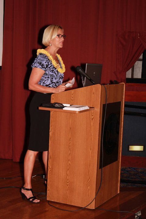 roxanne-speaking-by-travis-okimoto-hi-sm-summit-2011.jpg
