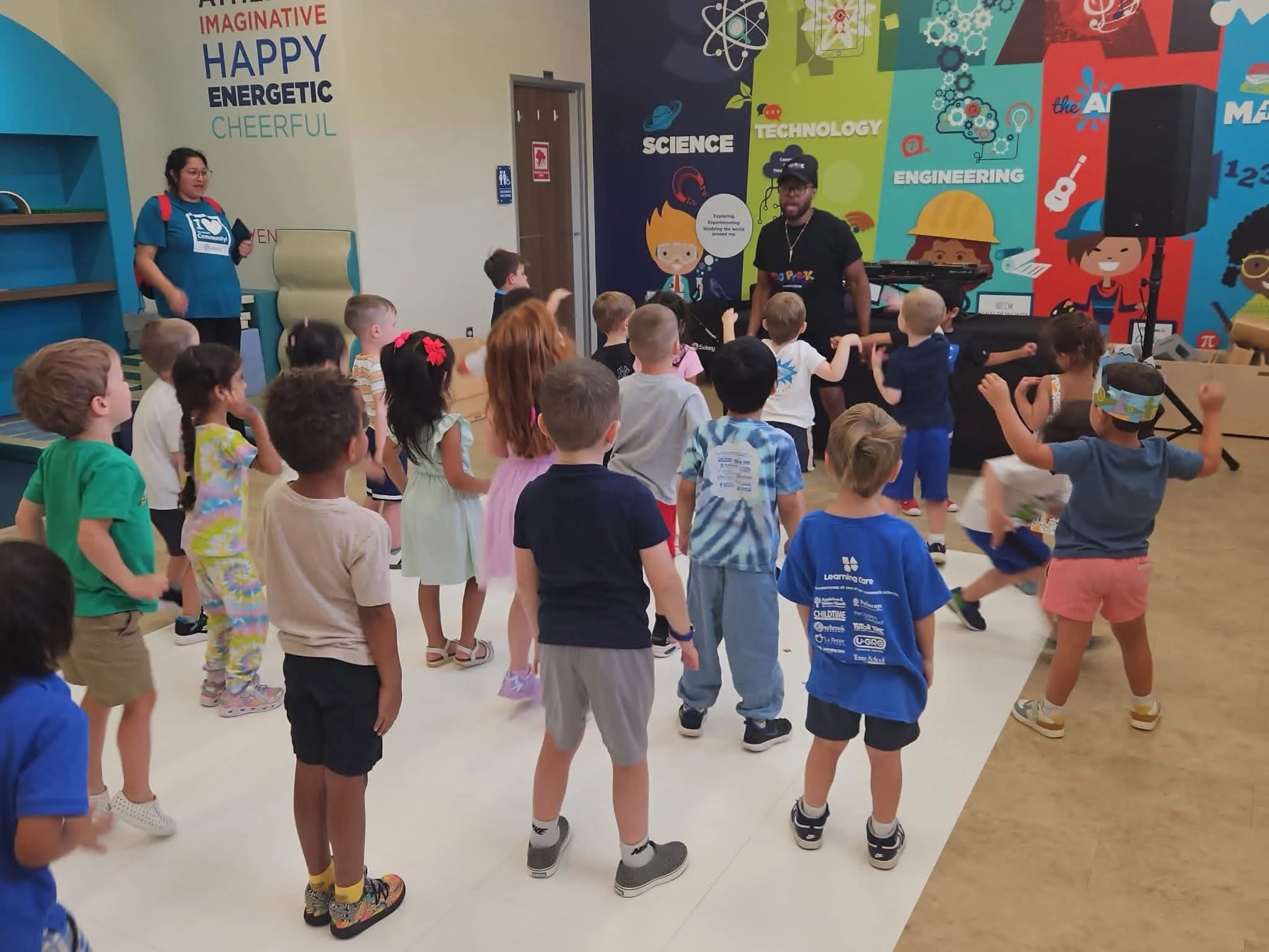 I had an absolute BLAST at Everbrook Academy this morning! I spent the entire morning teaching their 1-5 year olds about rhythm, tempo, and various types of percussion instruments. We even snapped, clapped, stomped, and popped bubbles to the beat! 🥁