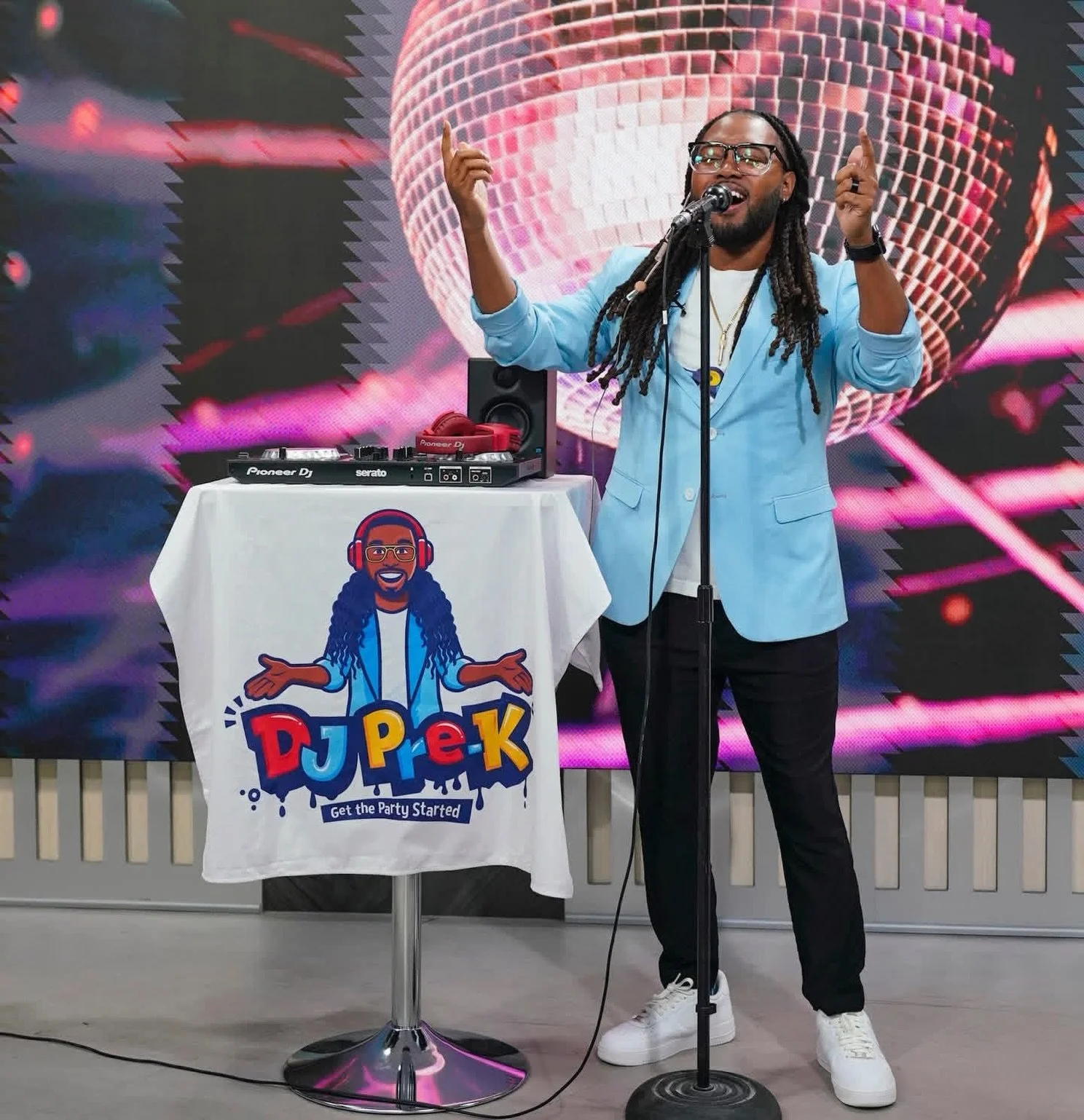 Throwback Thursdee!!! Today, I&rsquo;m throwing it back to last September when I performed my debut single, &ldquo;I Know My Colors&rdquo; on FOX News during their Access Carolina segment! 

This performance solidified my role as an artist and not ju