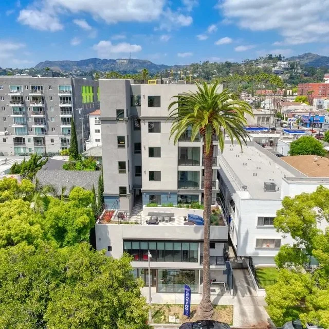 Onix Apartments