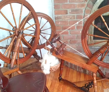 Entretien et réglage d’un rouet ancien (FR et EN)