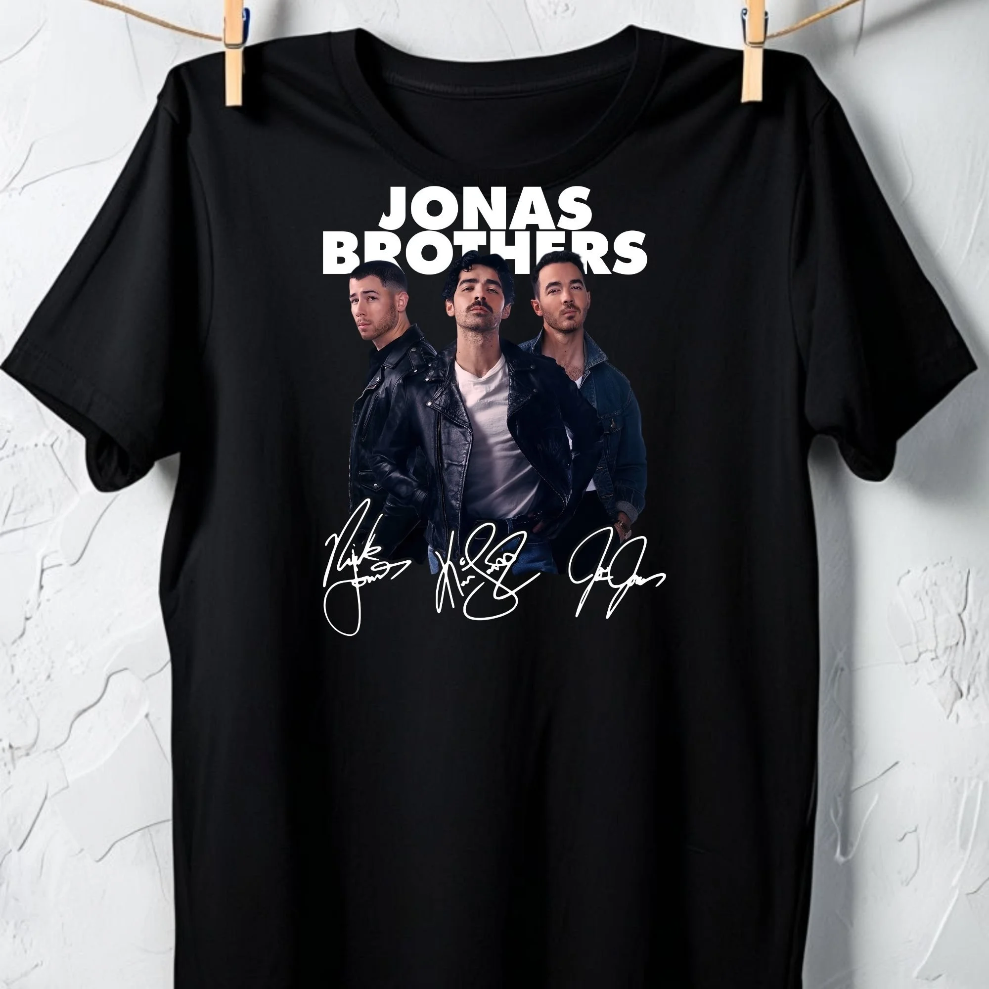 Jonas Brothers – Signature Style Graphic Unisex Tee