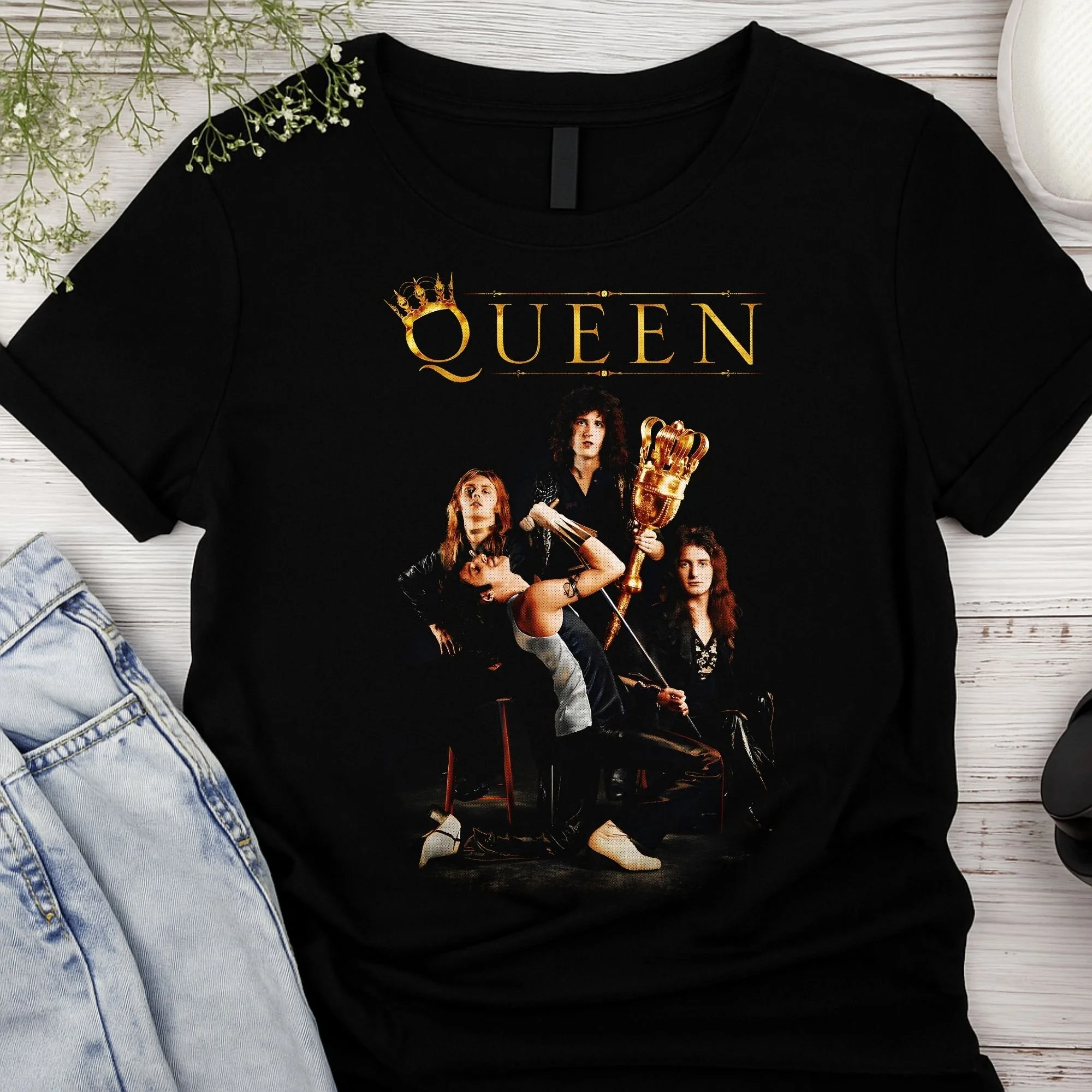 Queen – Regal Rock Legend Graphic Unisex Tee