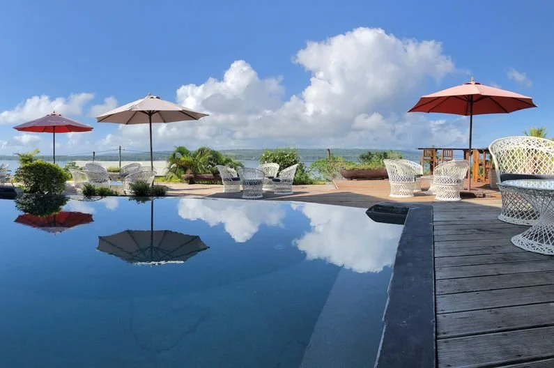 Deco-Stop-Lodge-Pool-View-over-Segond-Channel.jpg