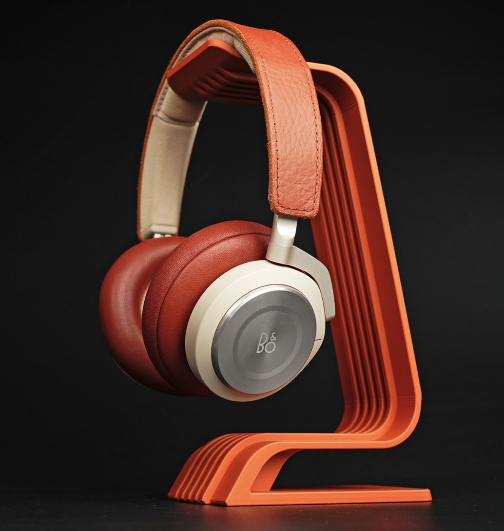 Onami Headphone Stand — Wave-Form Desk Accent