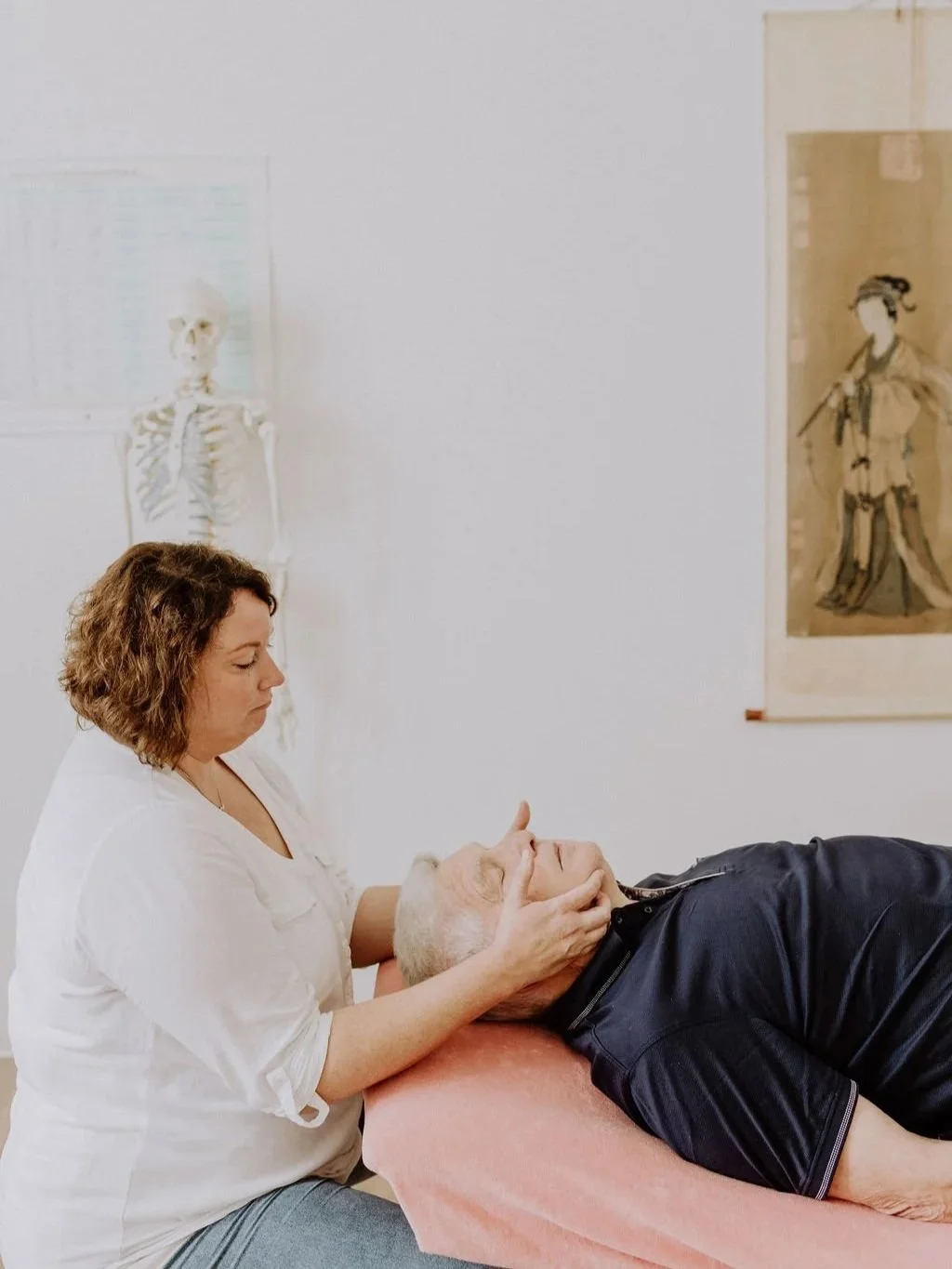 Frauke Köhlert bei kraniosakraler Osteopathie.