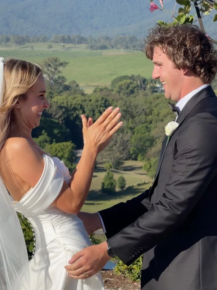 Moments from Amy &amp; Jamie&rsquo;s special day 🤍 

Venue: @rileysviewmtkilcoy 
Photographer: @chapter.fiftytwo 
Hair: @justinlancasbridal 
Makeup: @jlkmakeupartistry 
Florals: @jacintaroseflorals 
Signage: @itsasign_designs_bris 
Cake: @lea.cake.d