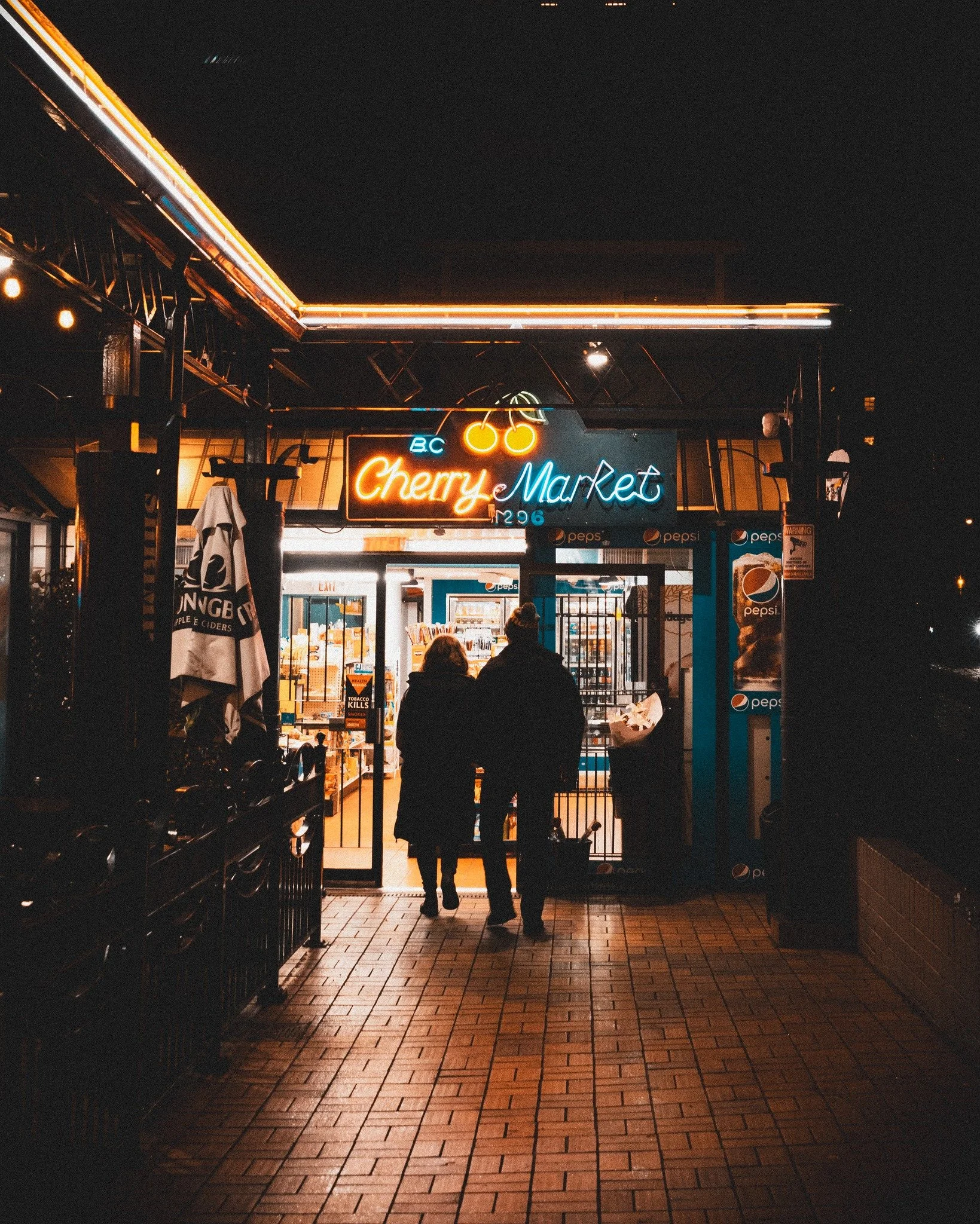 Cherry market downtown.
#canada#bc#vancouver#vancity#vancityphotography#vancityphotograher#vancityphotos#604photography#604photographer#vancouverphotography#vancouverphotographer#海外フォトグラファー #vancouverdowntown #downtownvancouver #orangeandteal