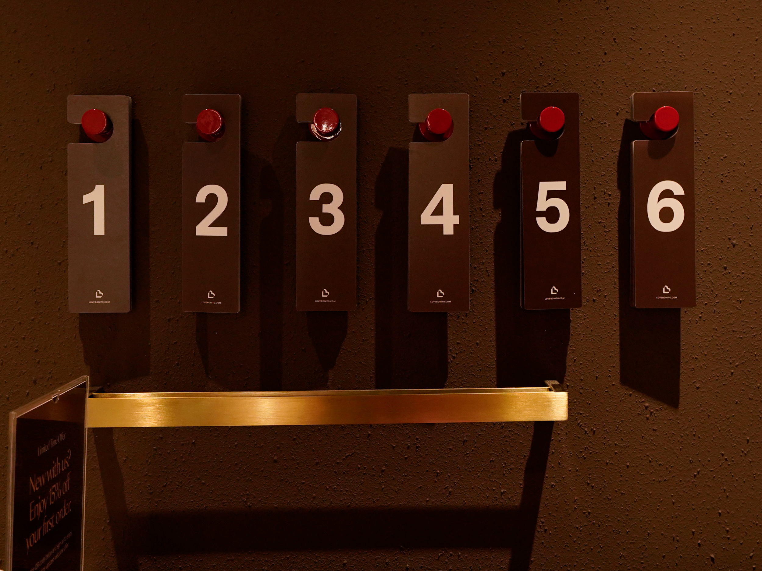 Acrylic Fitting Room Disks