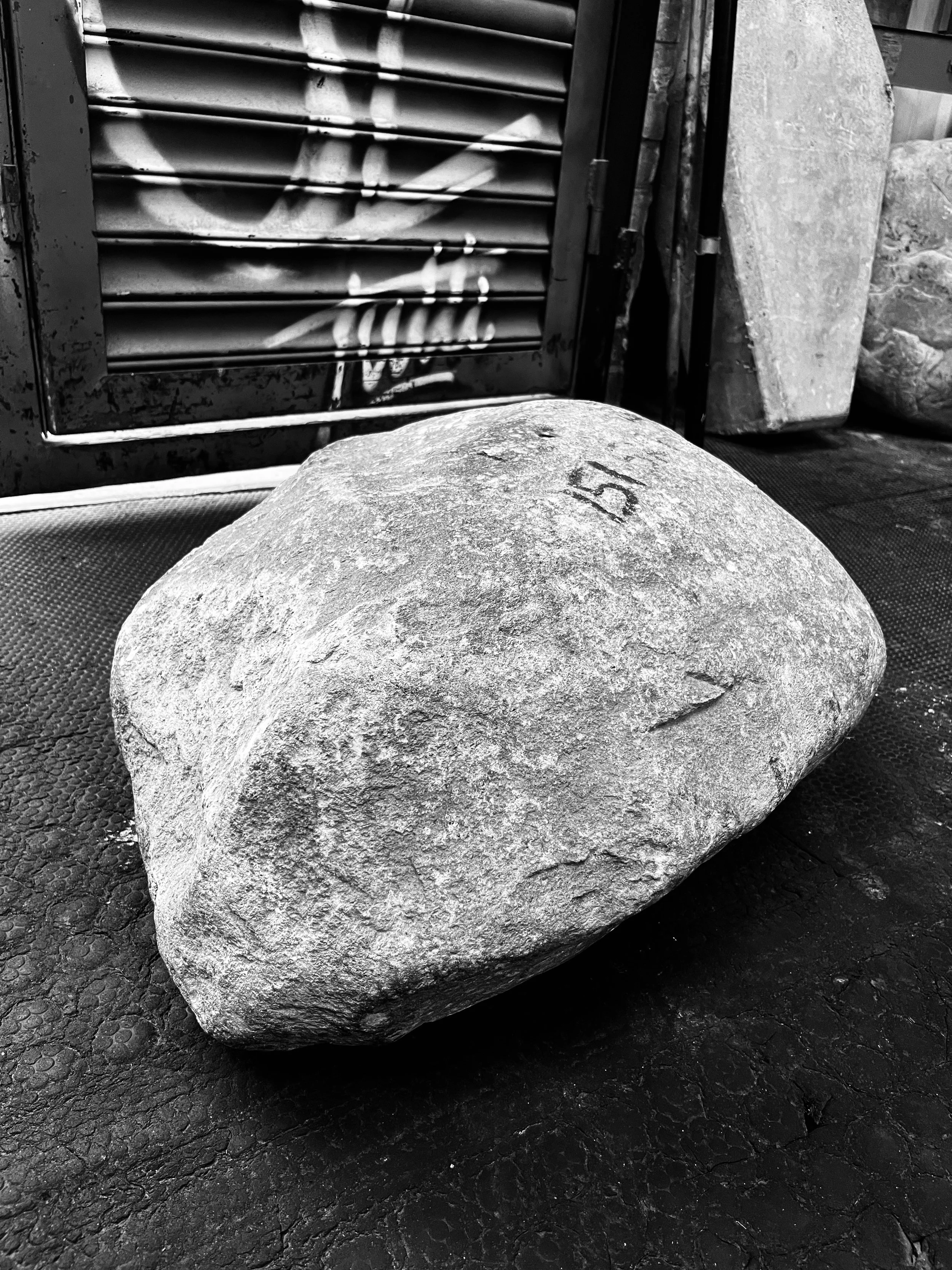 LIFT 5 - 151KG ‘TRAFALGAR STONE’ TO CHEST