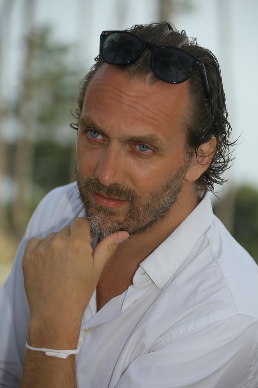 Portrait of architect and interior designer Tom Naeyaert, founder of Tom Naeyaert Architecture.