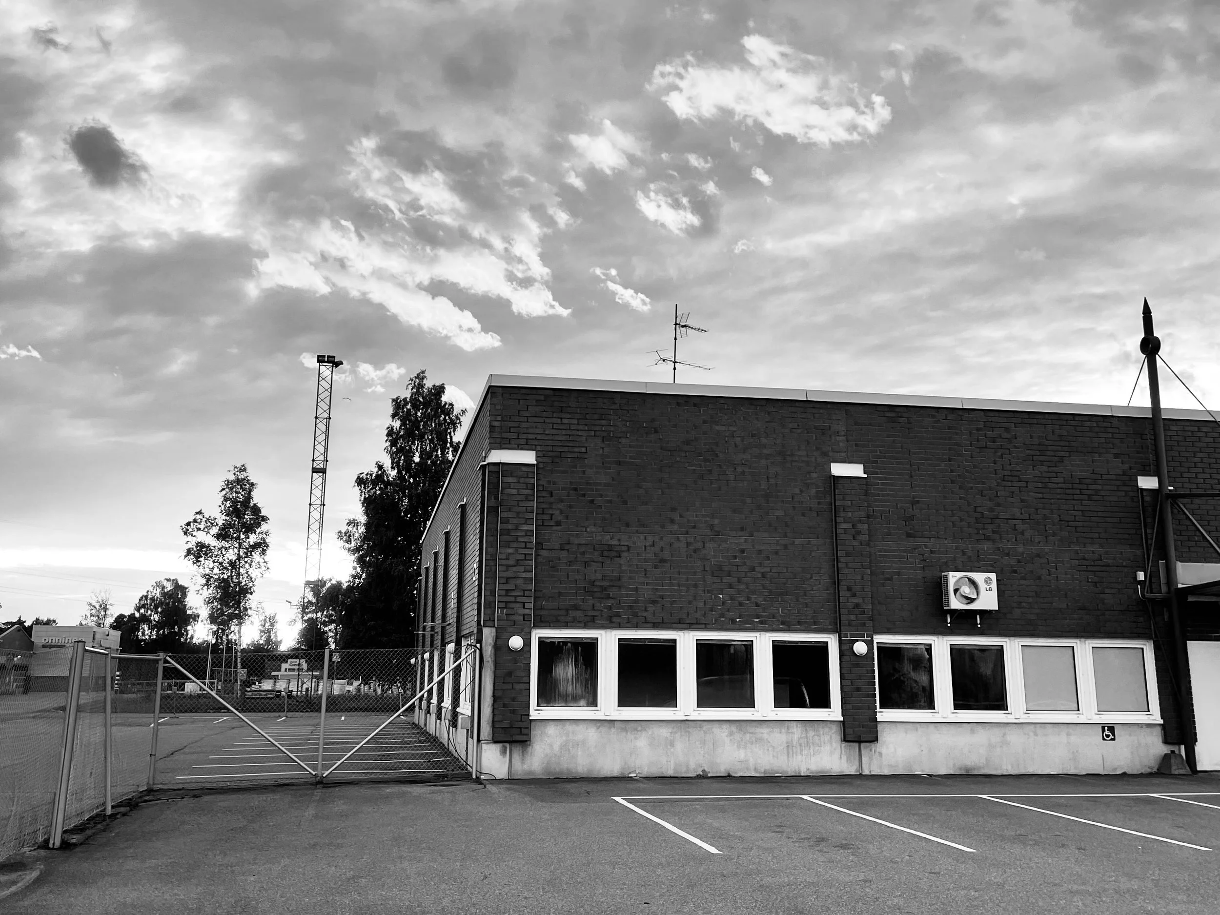 Kirpputori Vanha Kotka julkisivu, Jumalniementie 3, 48600 Kotka. Kirpputorin käyntiosoite.