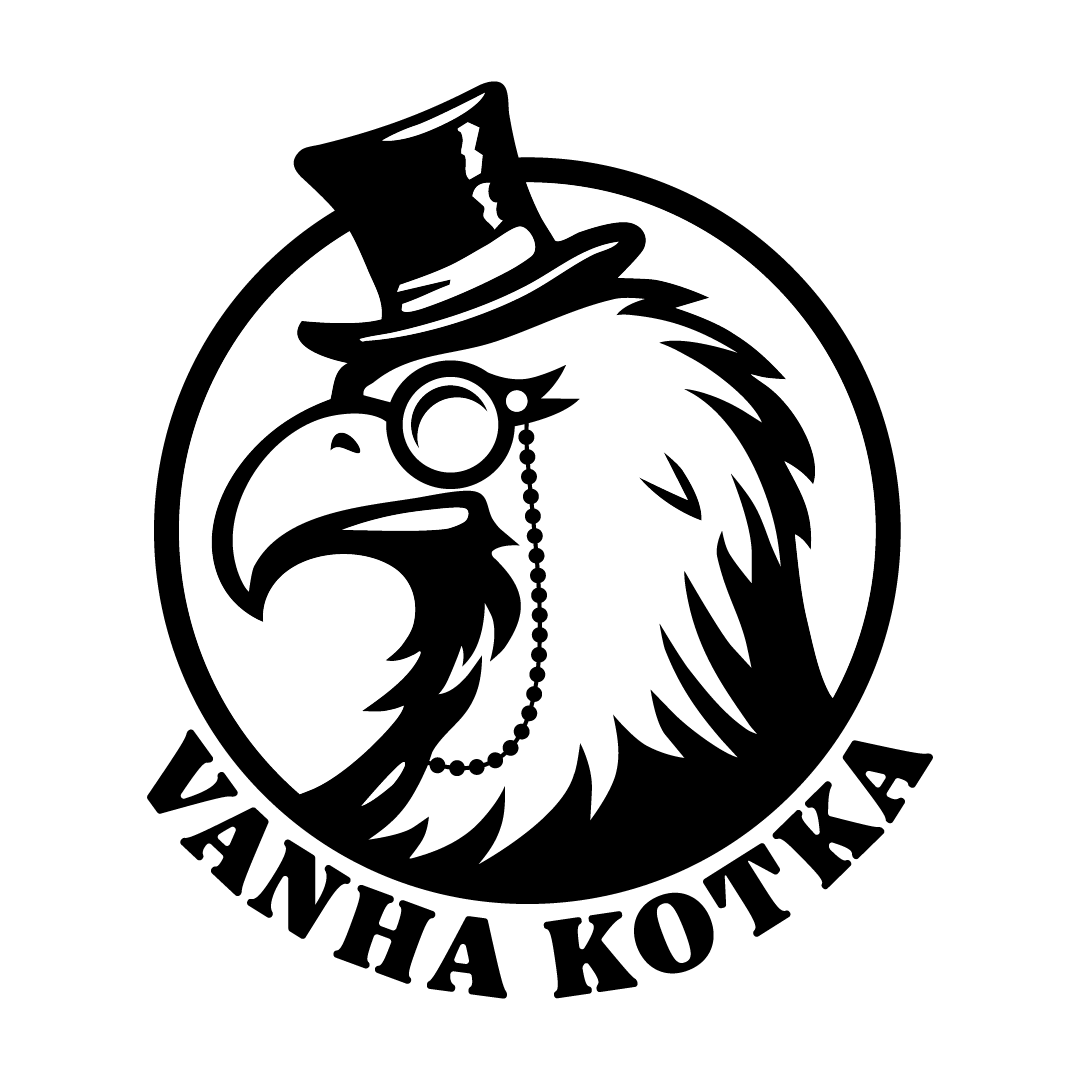 Mustavalkoinen kuva kotkasta, jolla on silmälasit, hattu ja ketju, taustalla ympyrä. Alla lukee yrityksen nimi Vanha Kotka. Kirpputori Vanha Kotka logo.