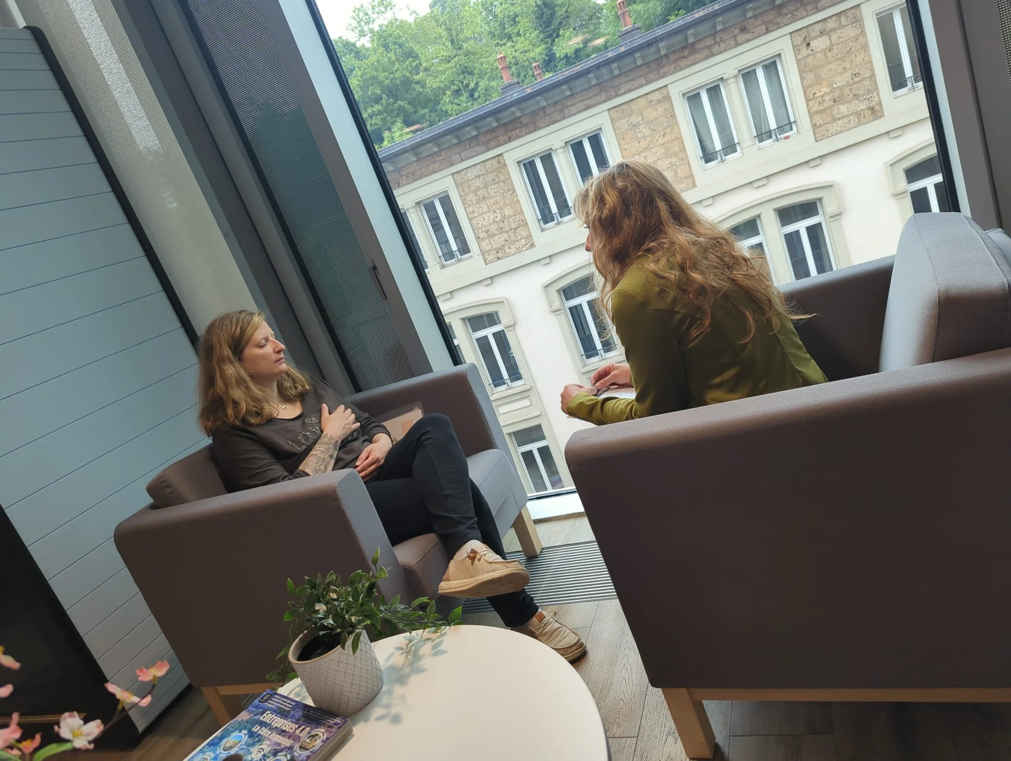 Formation Hypnomaternelle en pratique : séance d’hypnose thérapeutique destinée aux sages-femmes, infirmières et professionnels de santé pour l’accompagnement périnatal et l'accouchement et le post-partum