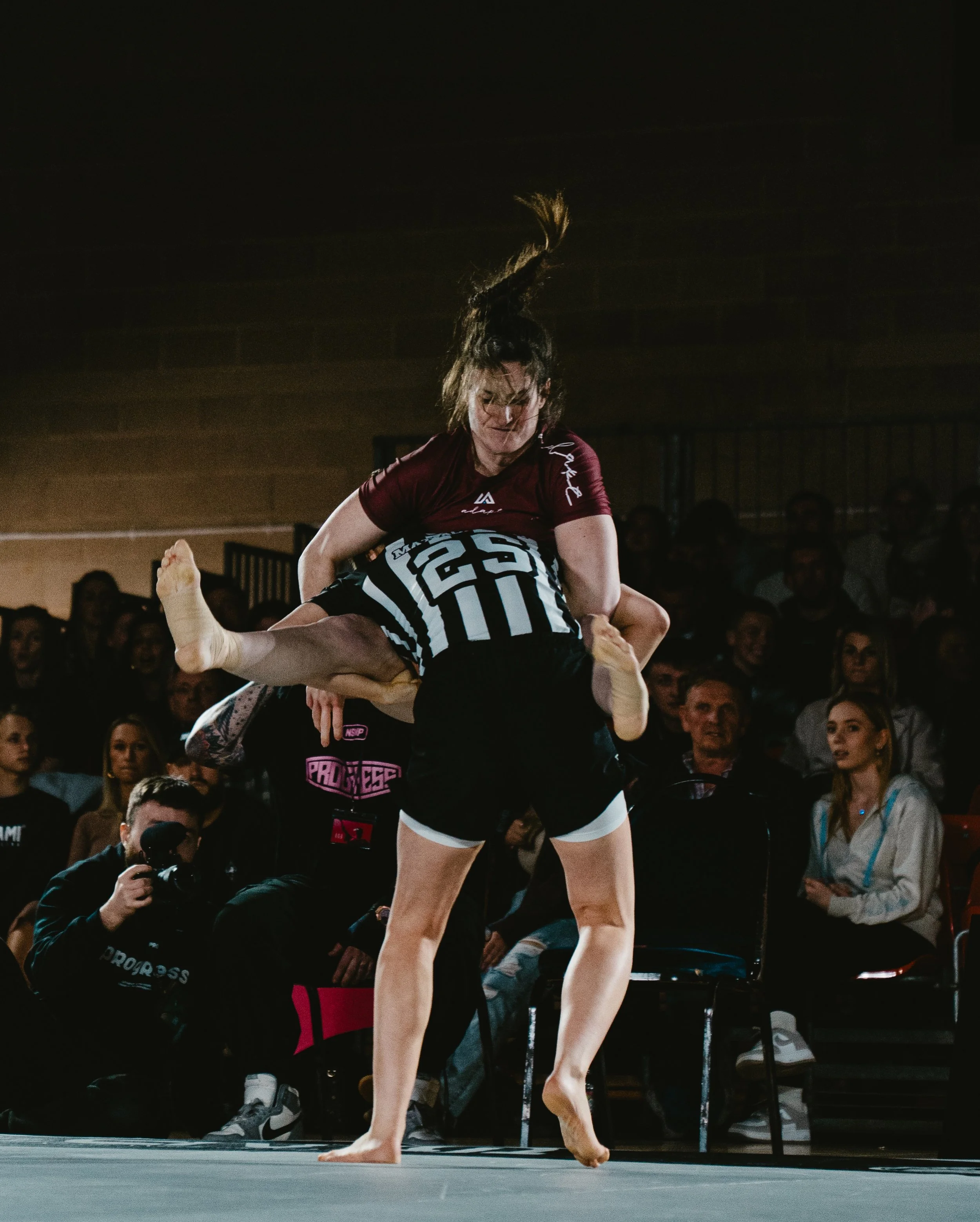 Take downs or guard pull? 

Which one are you choosing?

📸 @jsd_photography._ / @gripfightvisuals 

#takedown #guardpull #womensbjj #grappling #bjj