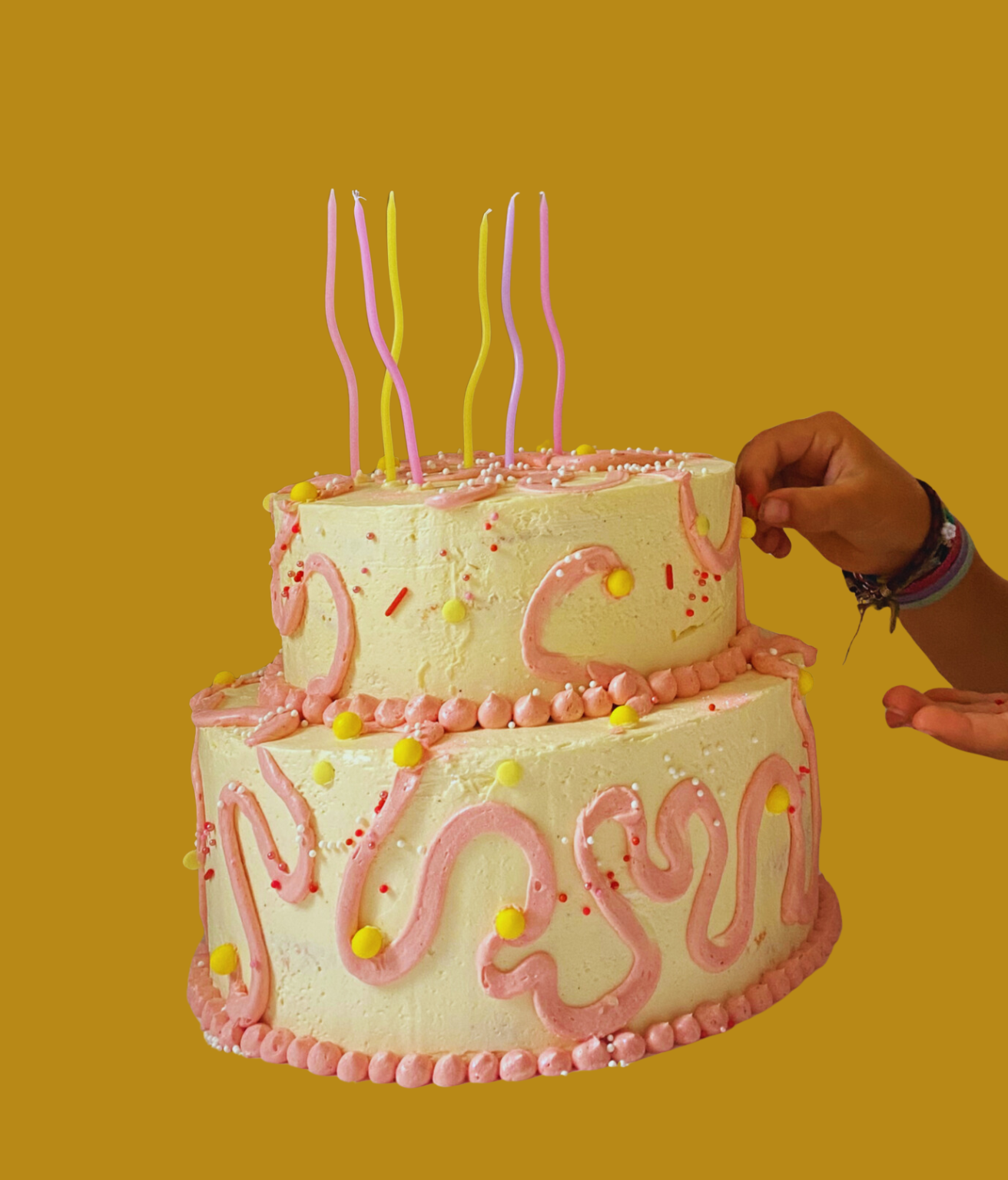 Vanilla sponge
Strawberry butter cream