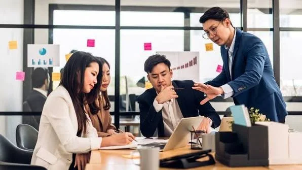 Why the Best Sales Leaders Are Advocates First, Managers Second