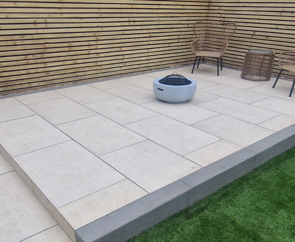 Porcelain paved garden patio