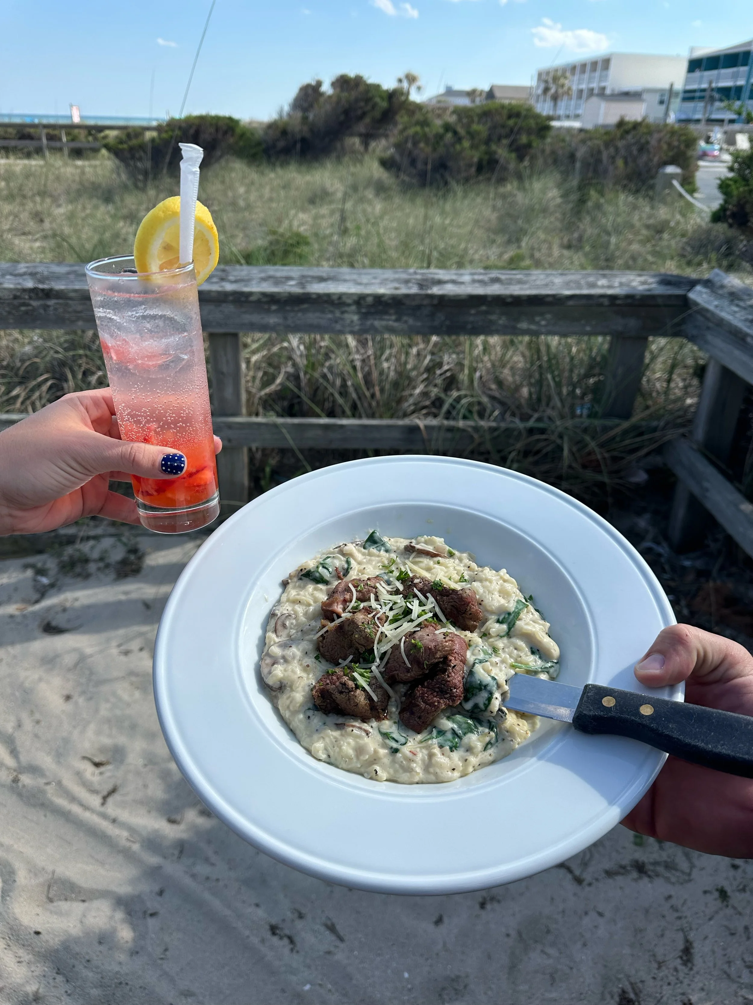 Beach views, dinner specials, and a drink in hand&hellip; sounds like the perfect weekend plans to us 😉☀️🥂

On this weekend&rsquo;s specials menu: Strawberry Tom Collins ($12) &amp; Wild Mushroom Risotto with Filet Beef Tips ($38)