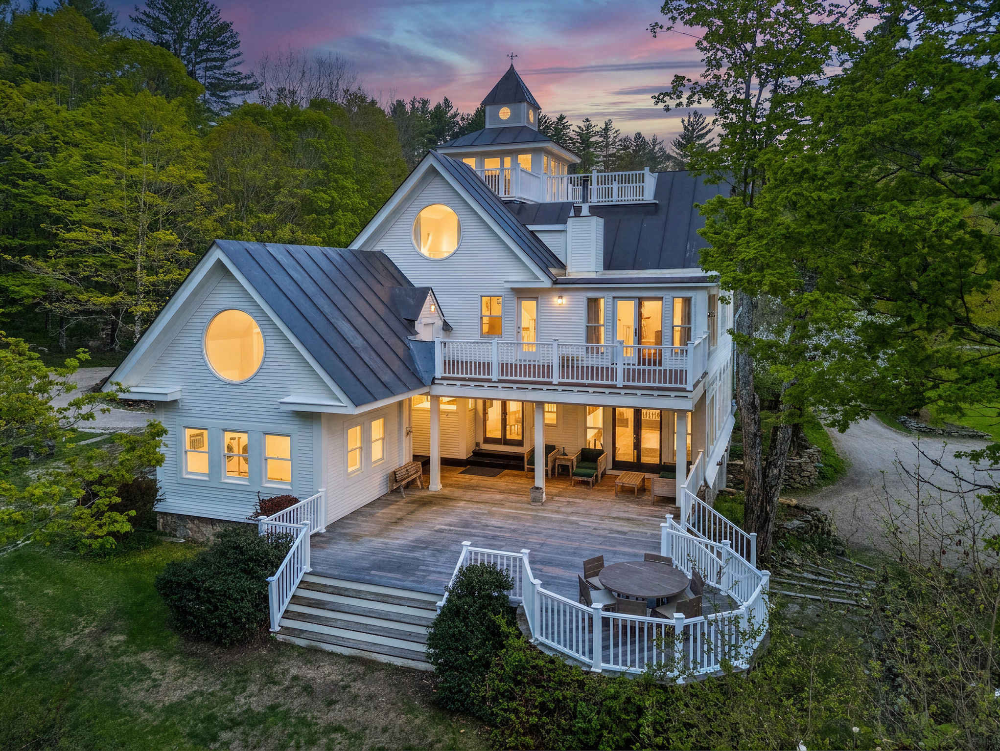 66 Hollow Road Woodstock VT 73 AI Twilight.png